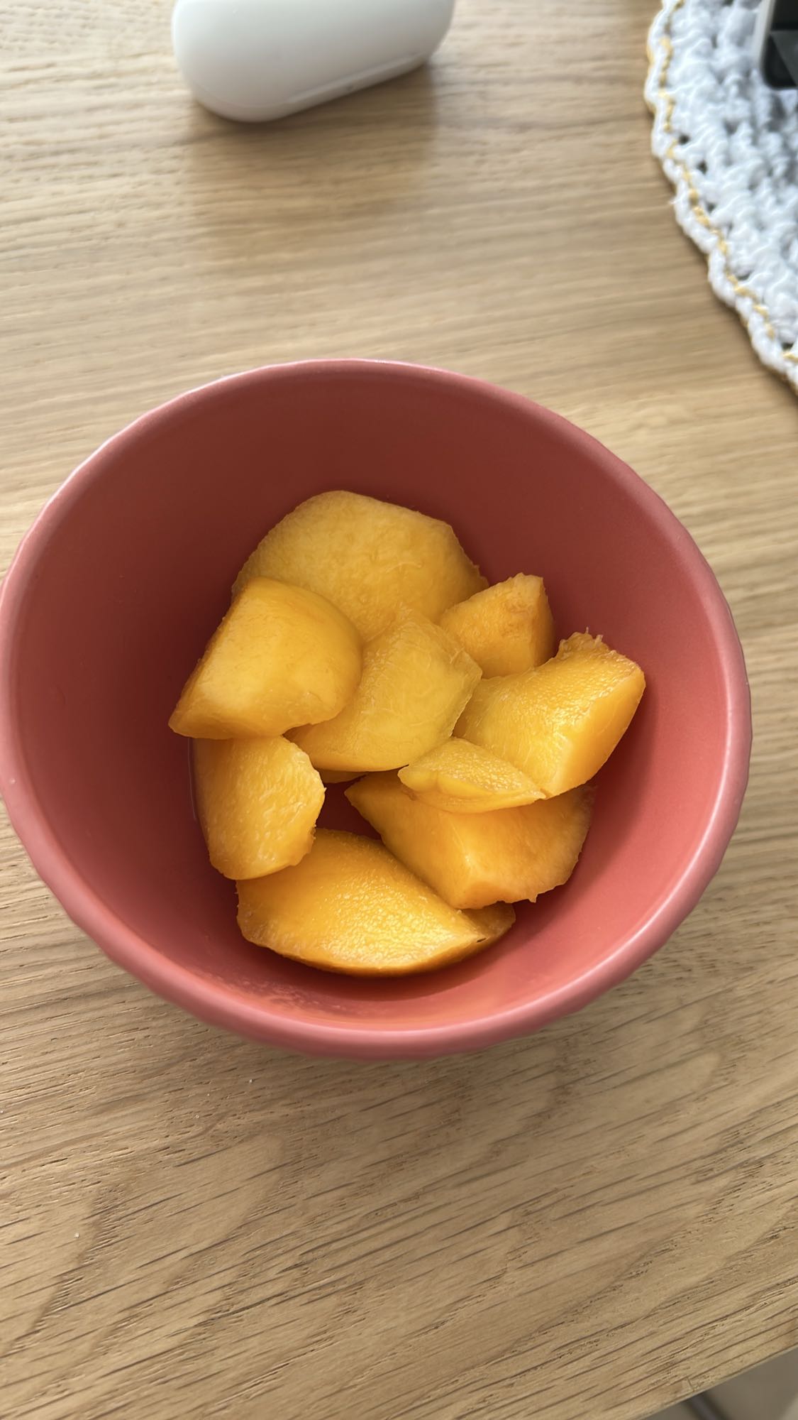 Pêssego em pedaços