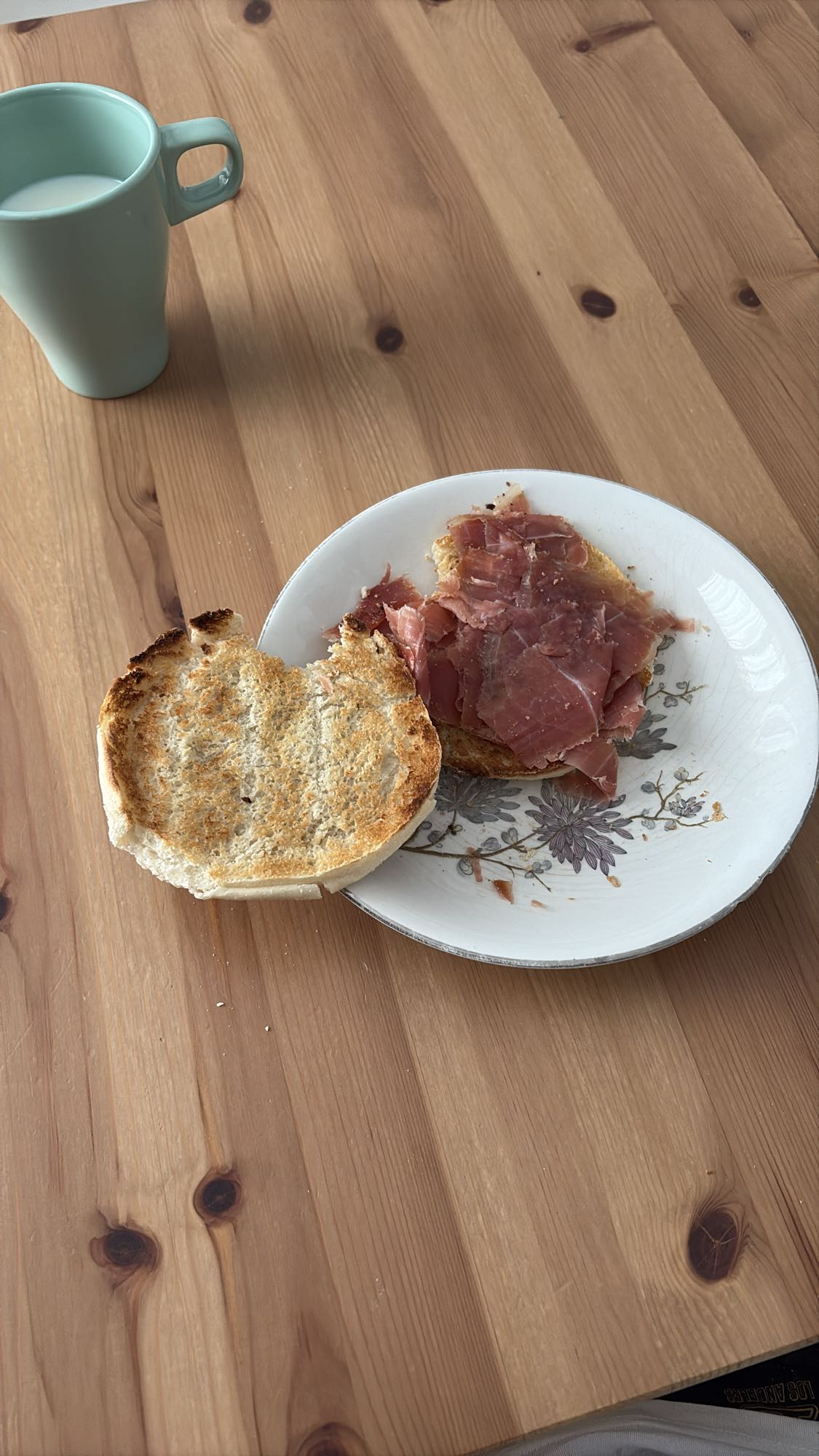 Bocadillo de jamón y leche