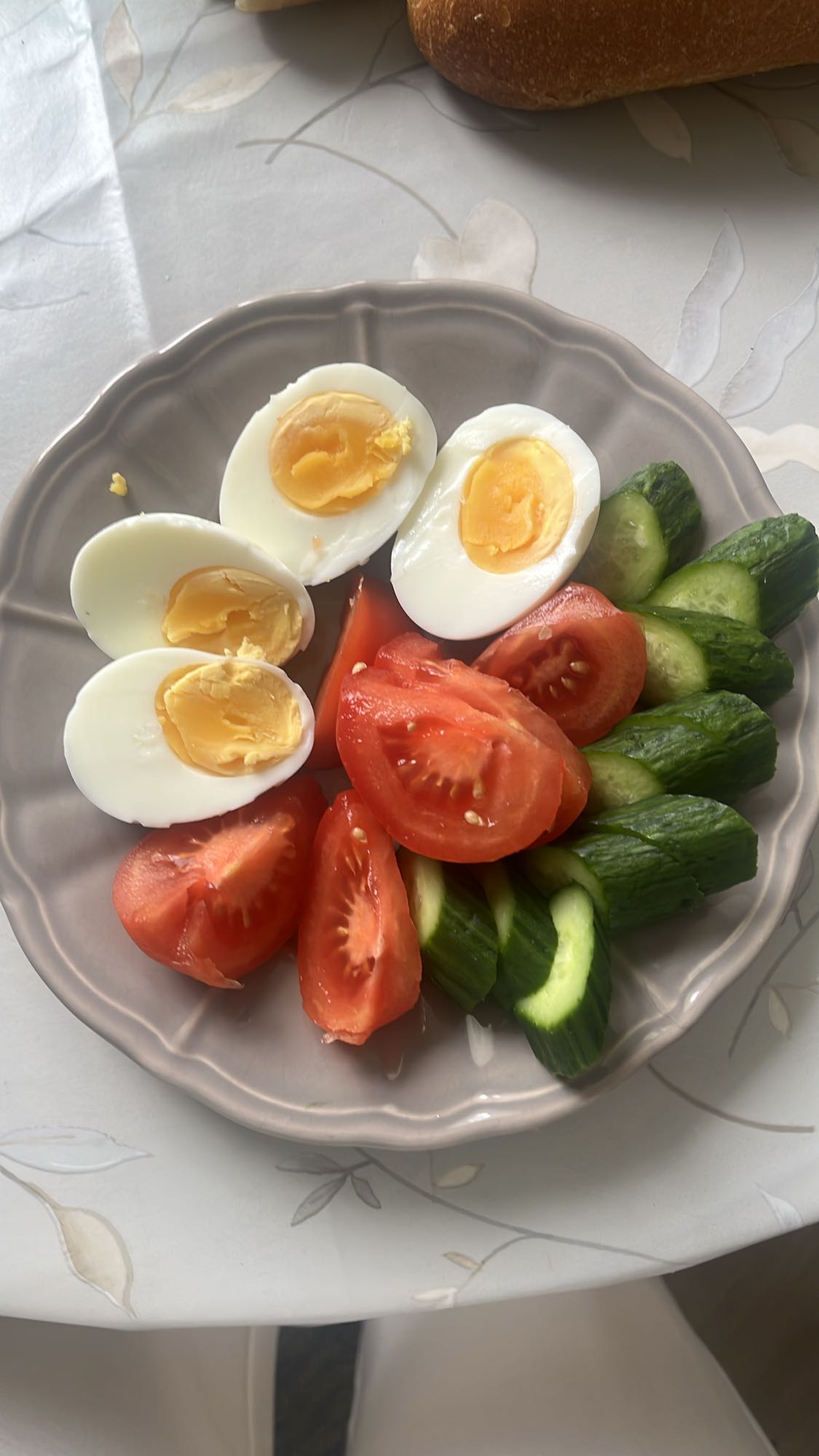 Oeufs, tomates, concombres