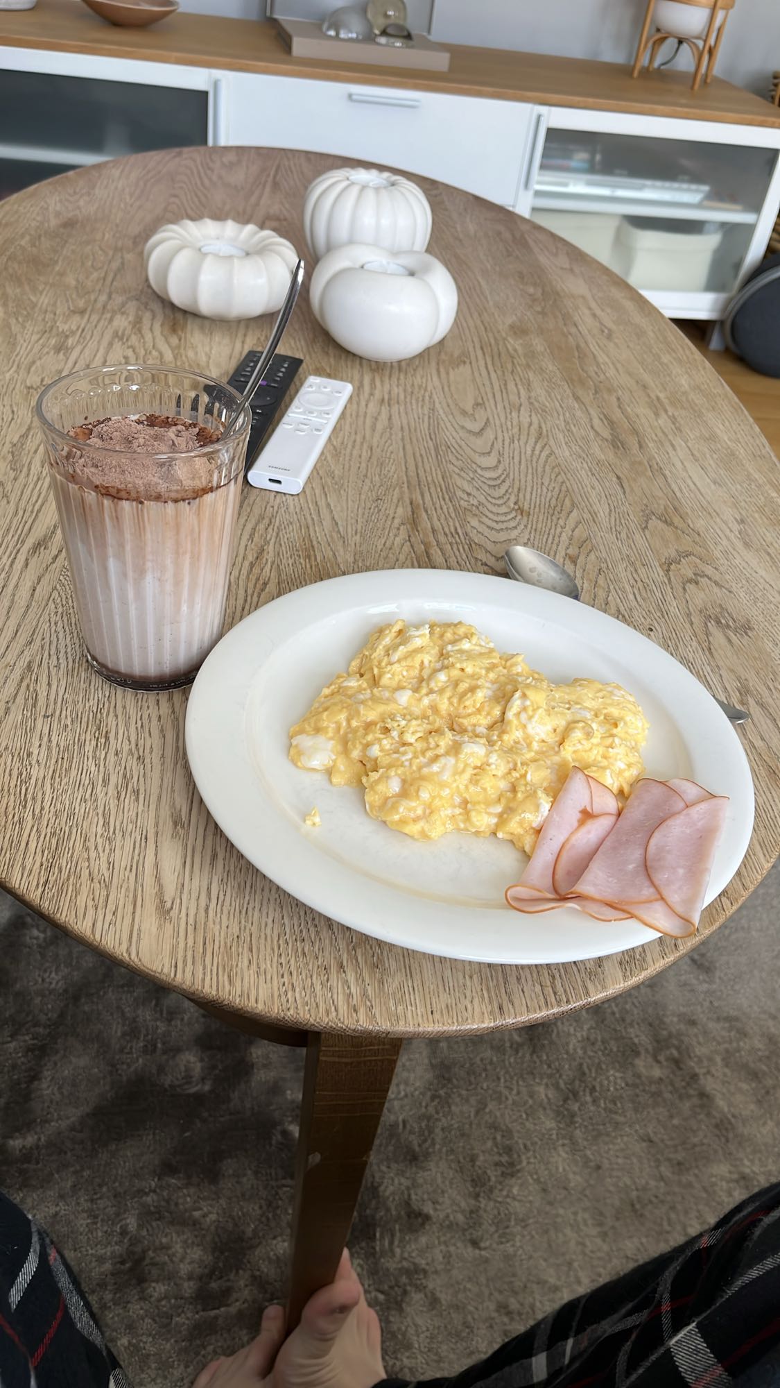Äggröra med skinka & chokladdryck