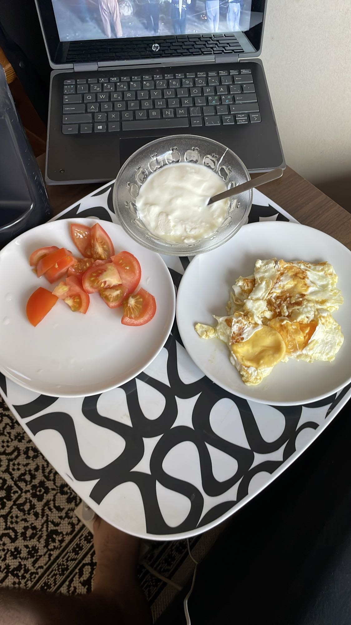 Ägg, tomat och yoghurt