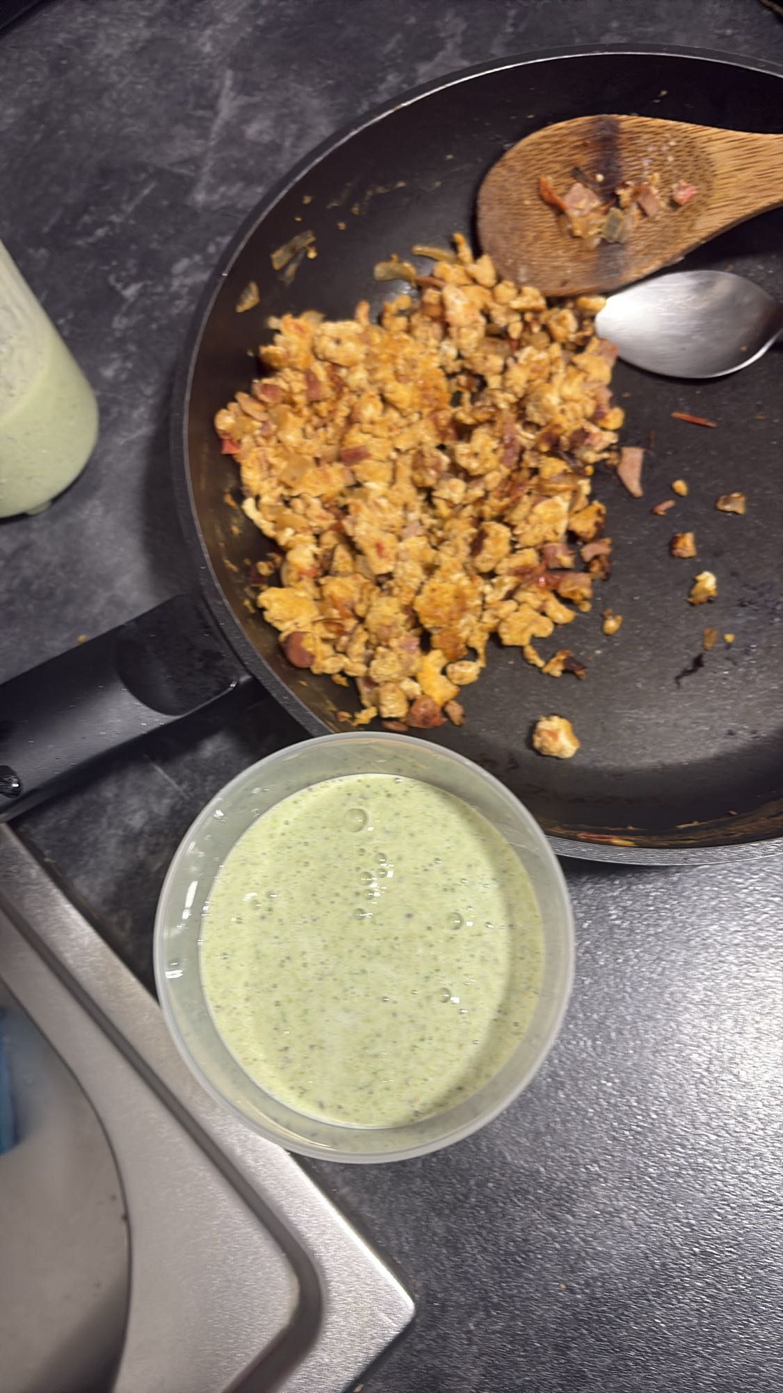 Huevos revueltos y batido