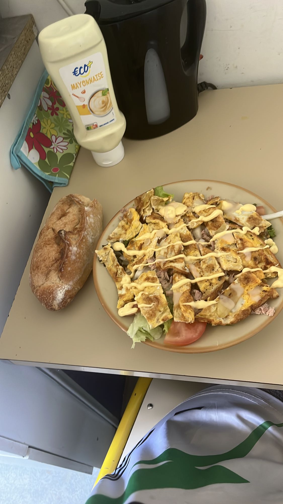 Omelette salade et pain