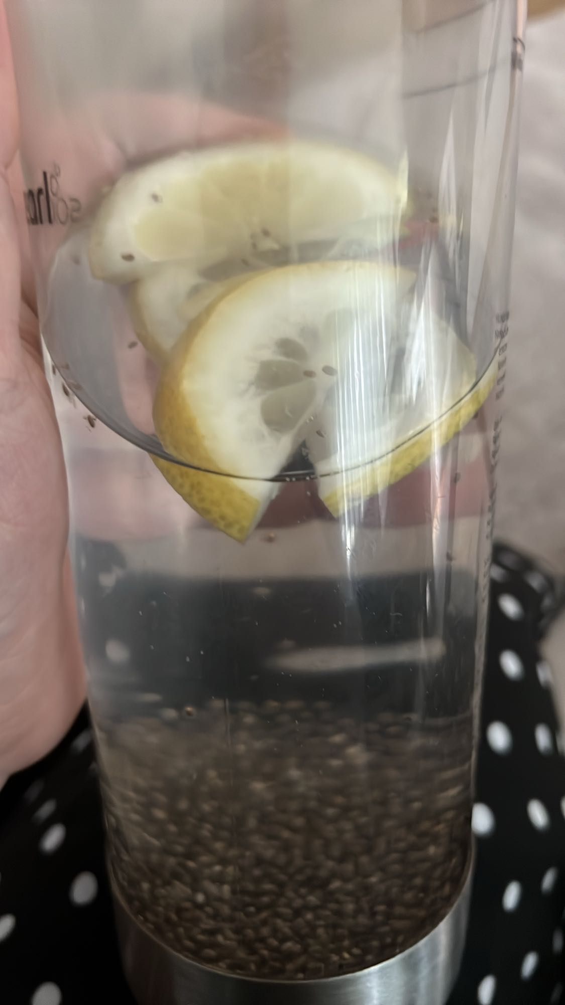 Вода с лимоном и чиа