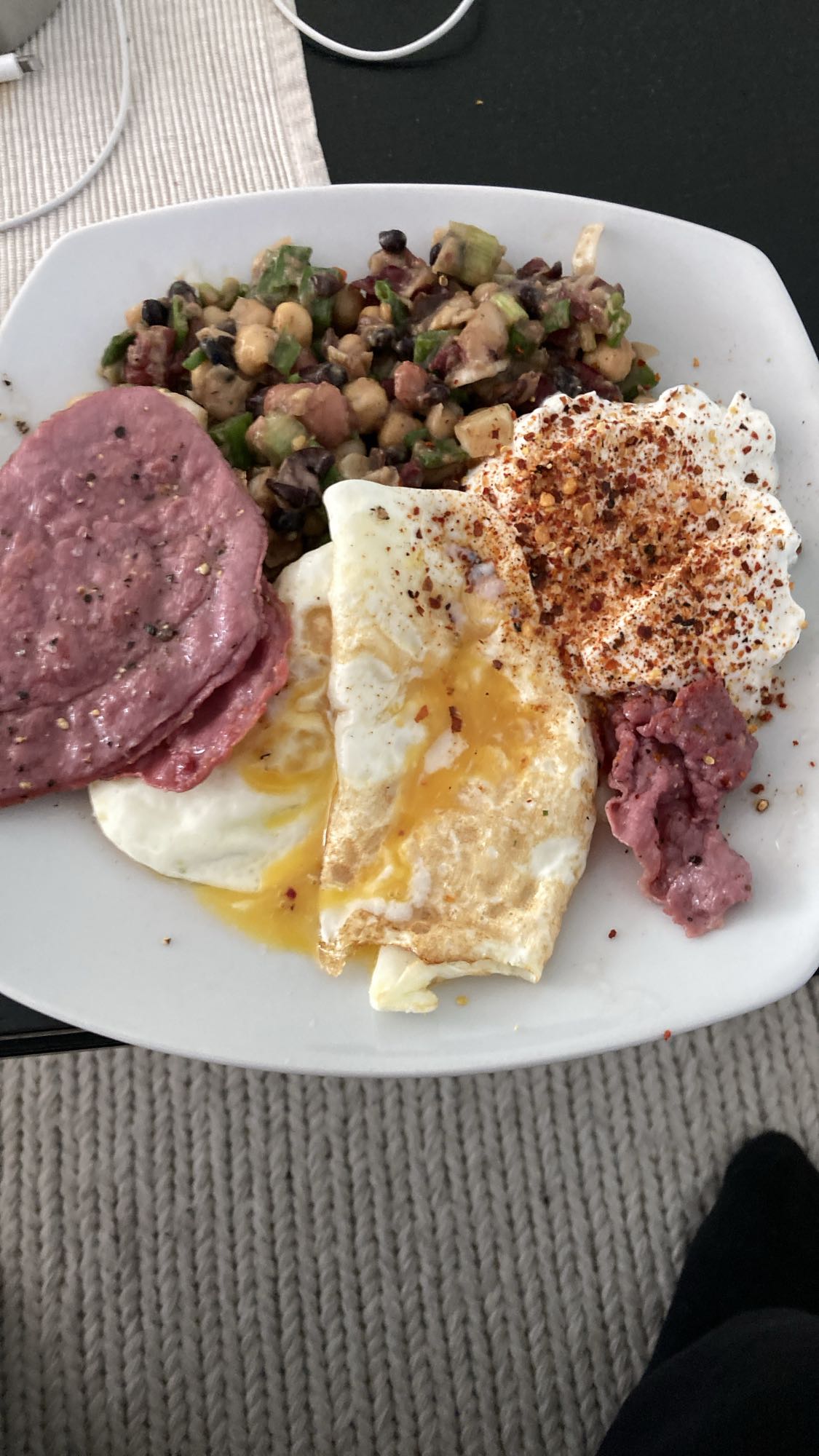 Ägg och bönsallad tallrik