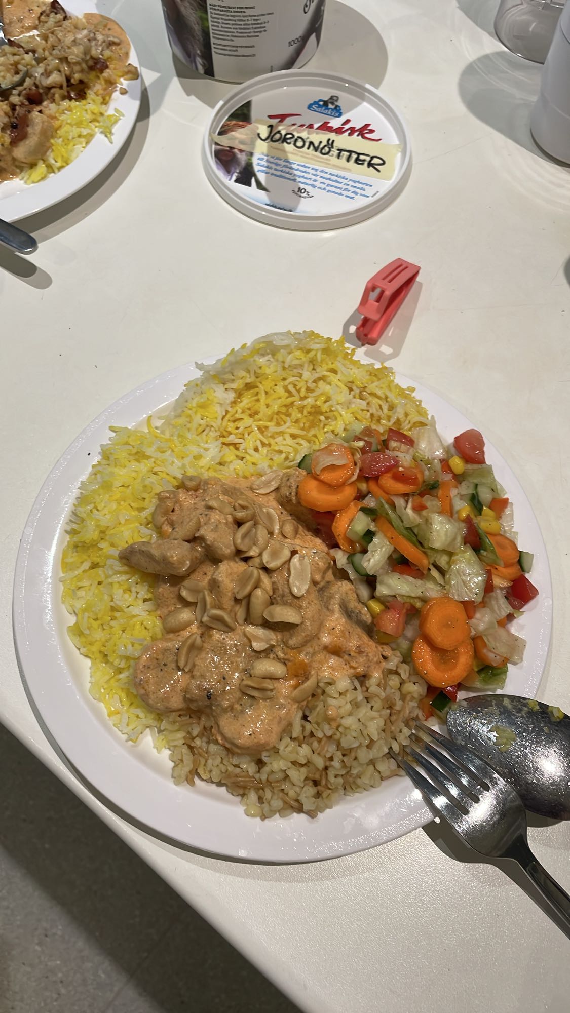 Kycklinggryta med ris och sallad