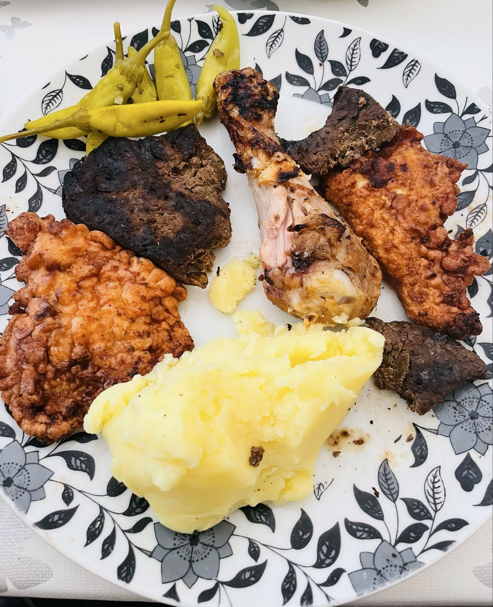 Misto de carnes e purê