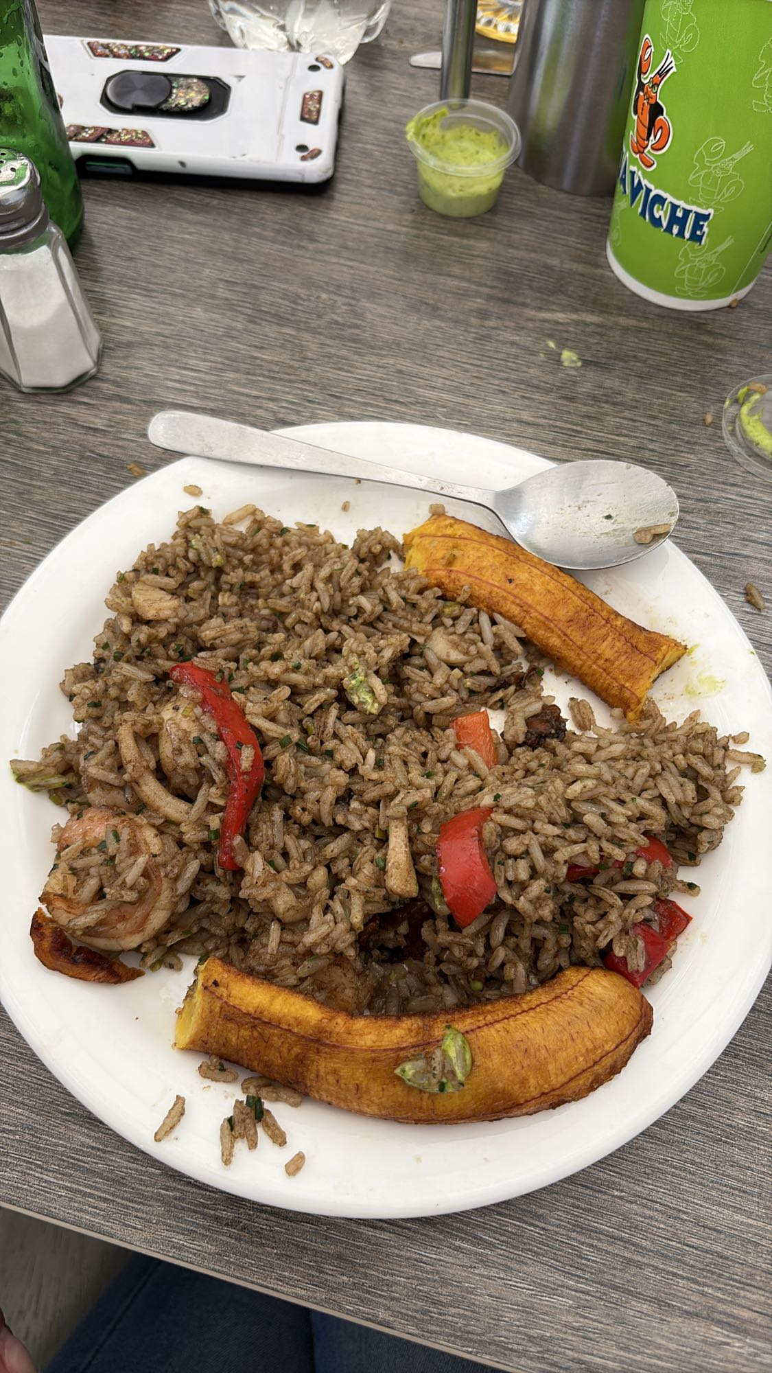 Arroz con camarones y plátano