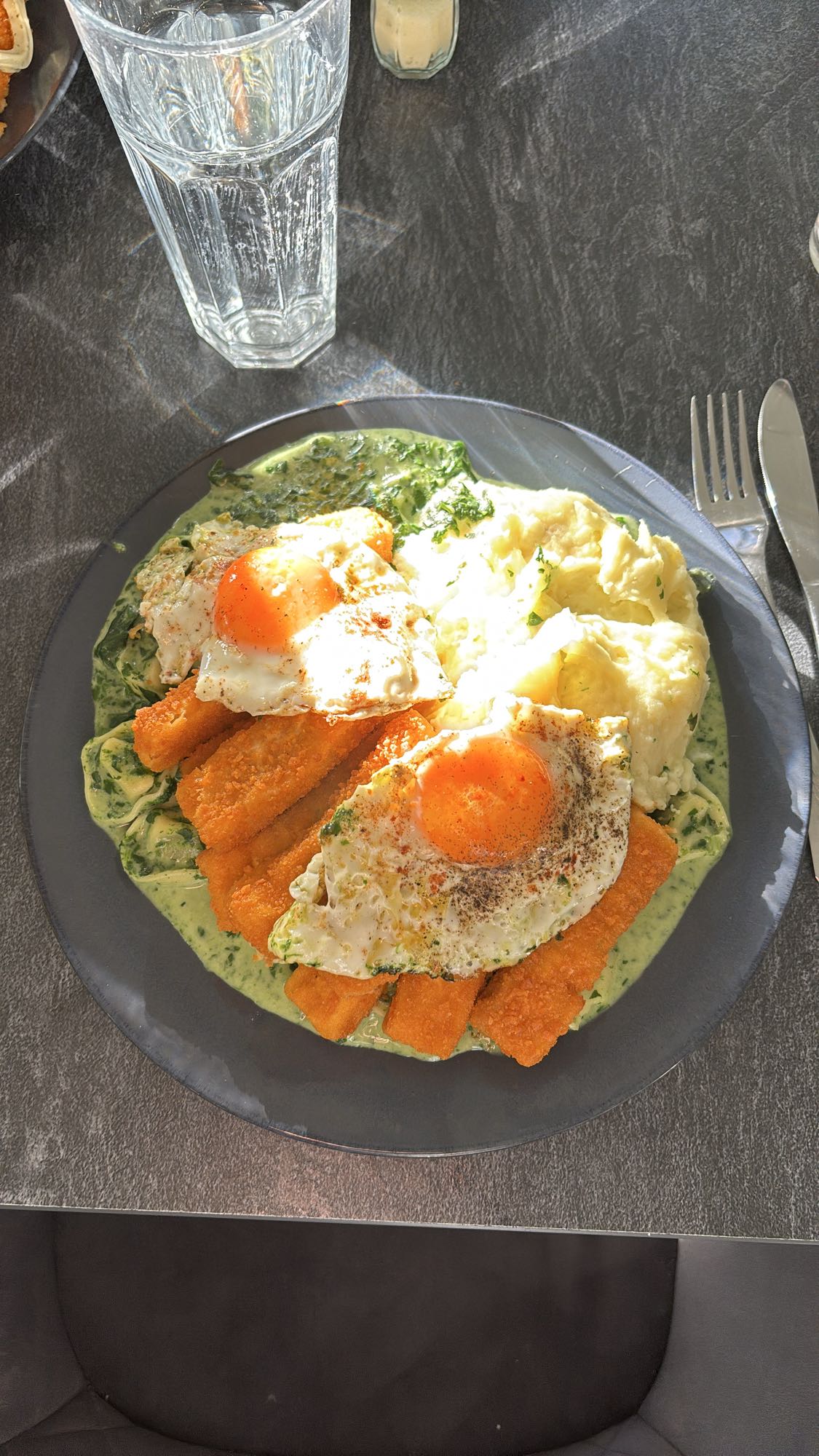 Fischstäbchen mit Spinat