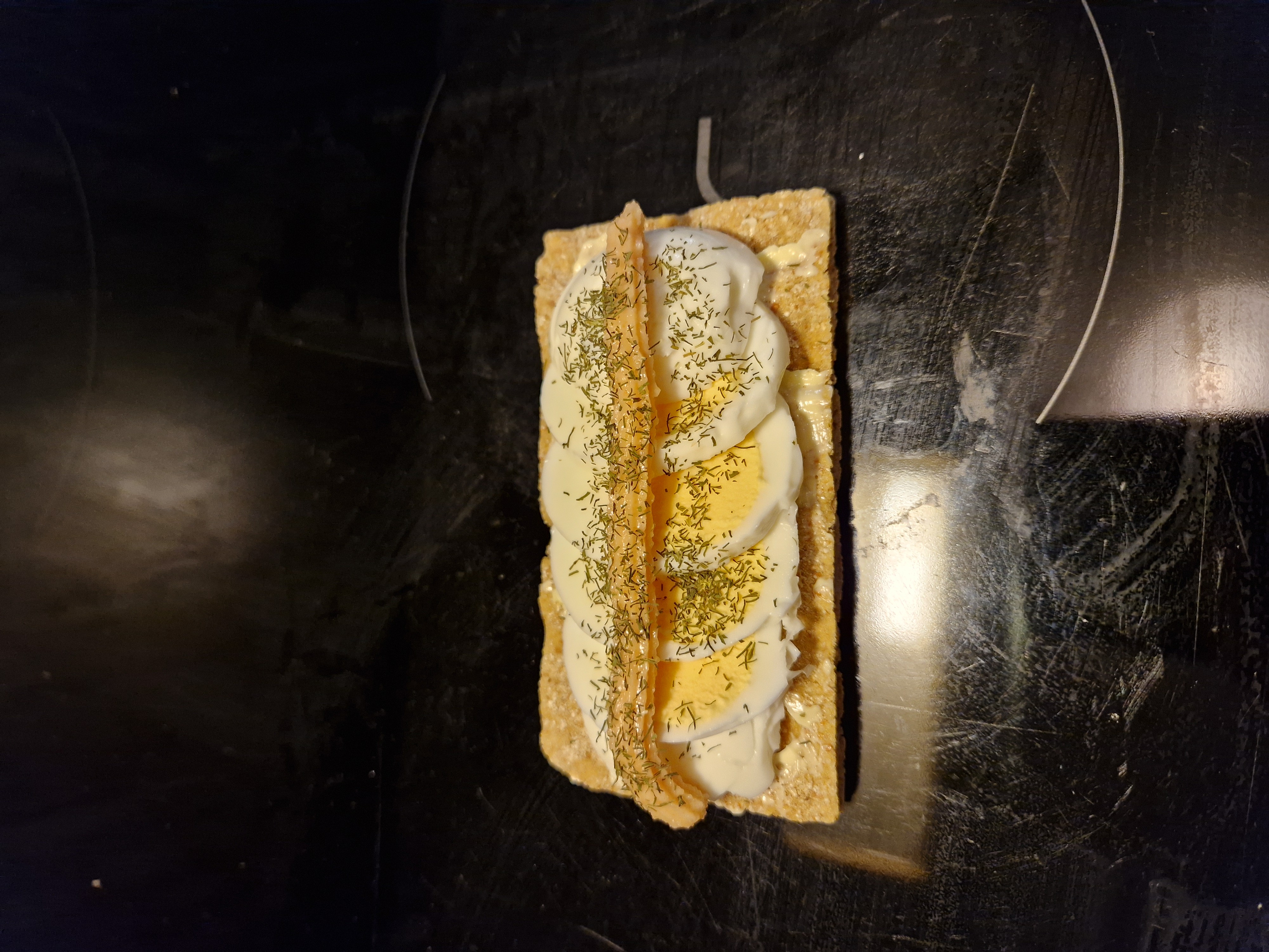 Egg and fish crispbread