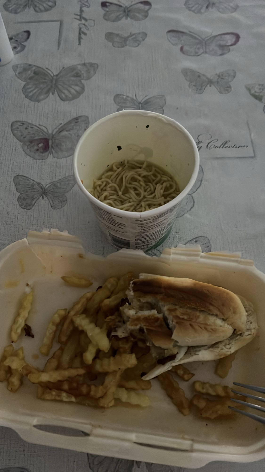 Hamburguesa, papas y sopa