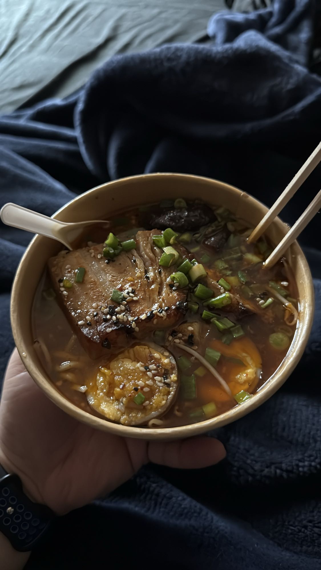 Ramen con cerdo y huevo