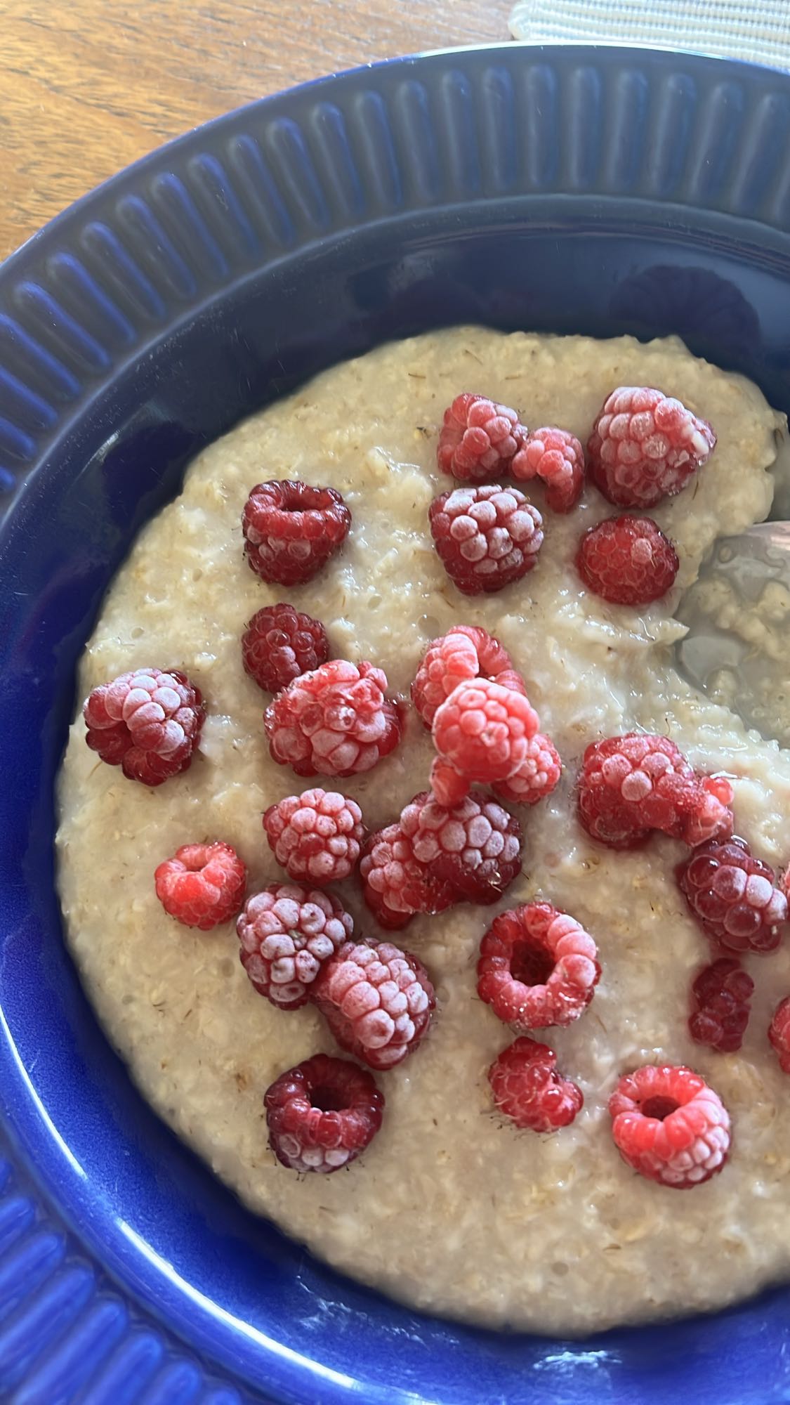 Havregrynsgröt med hallon