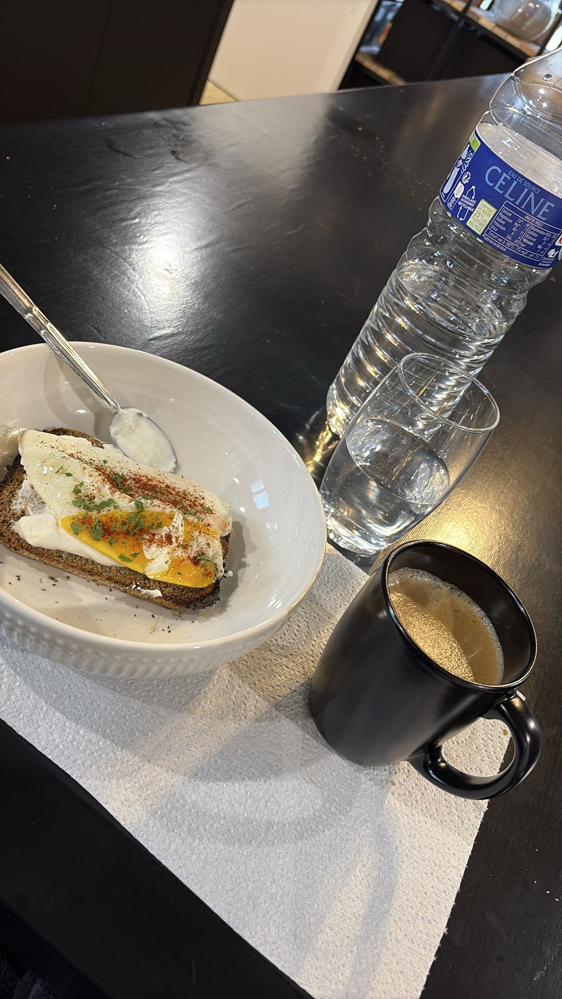 Tartine œuf et café