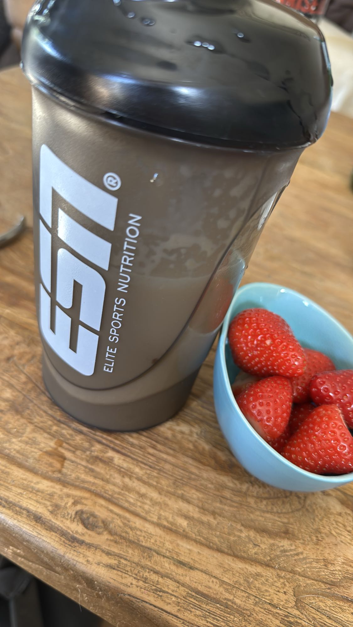 Protein Shake iced coffee und Erdbeeren