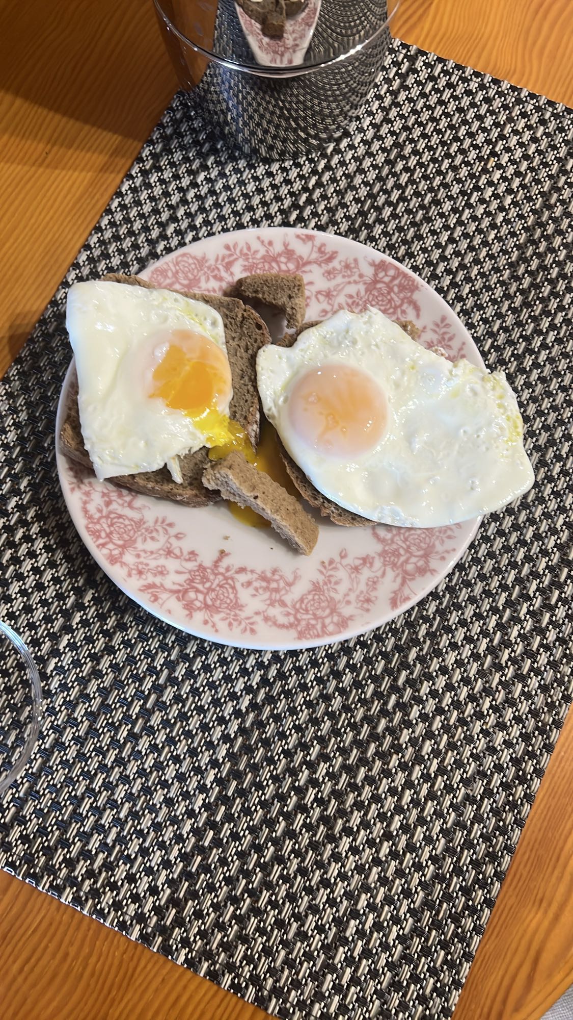 Huevos fritos con pan