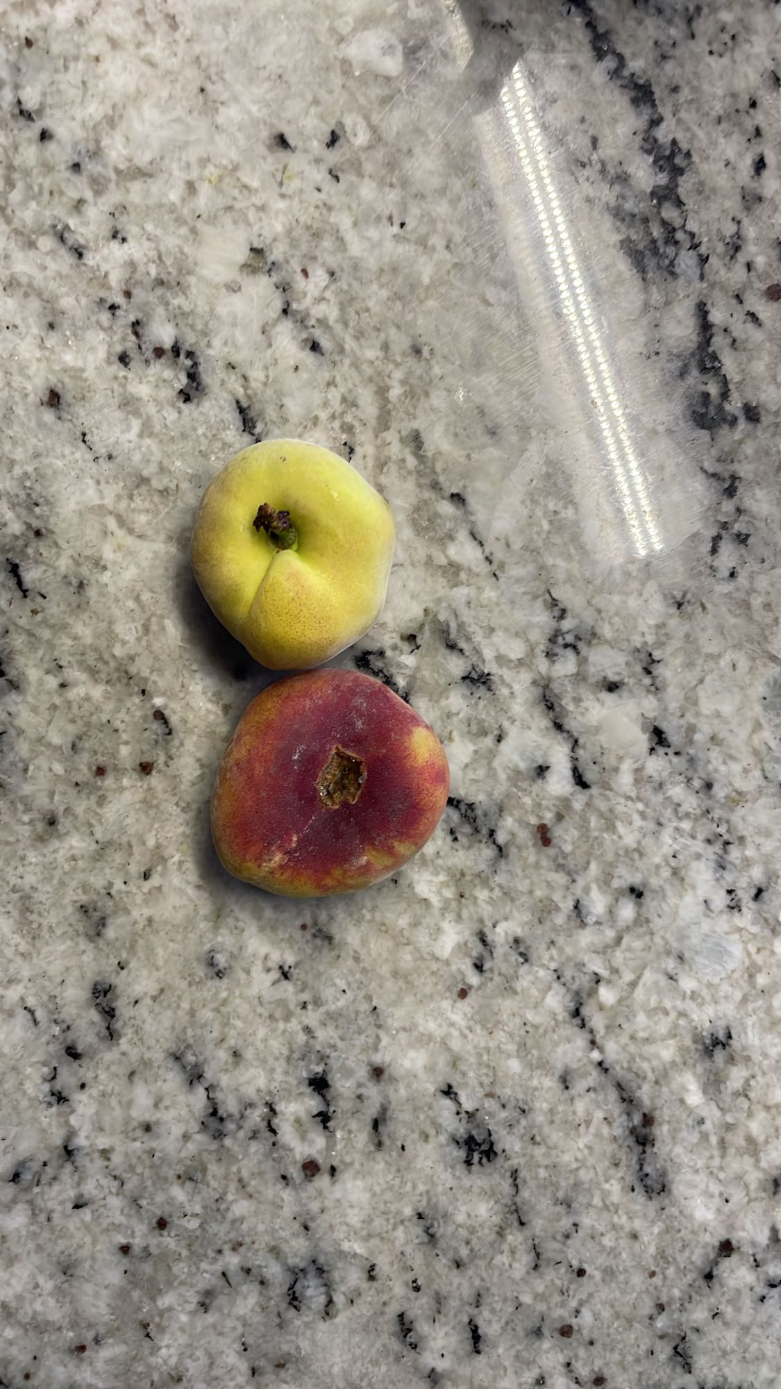 Płaskie brzoskwinie