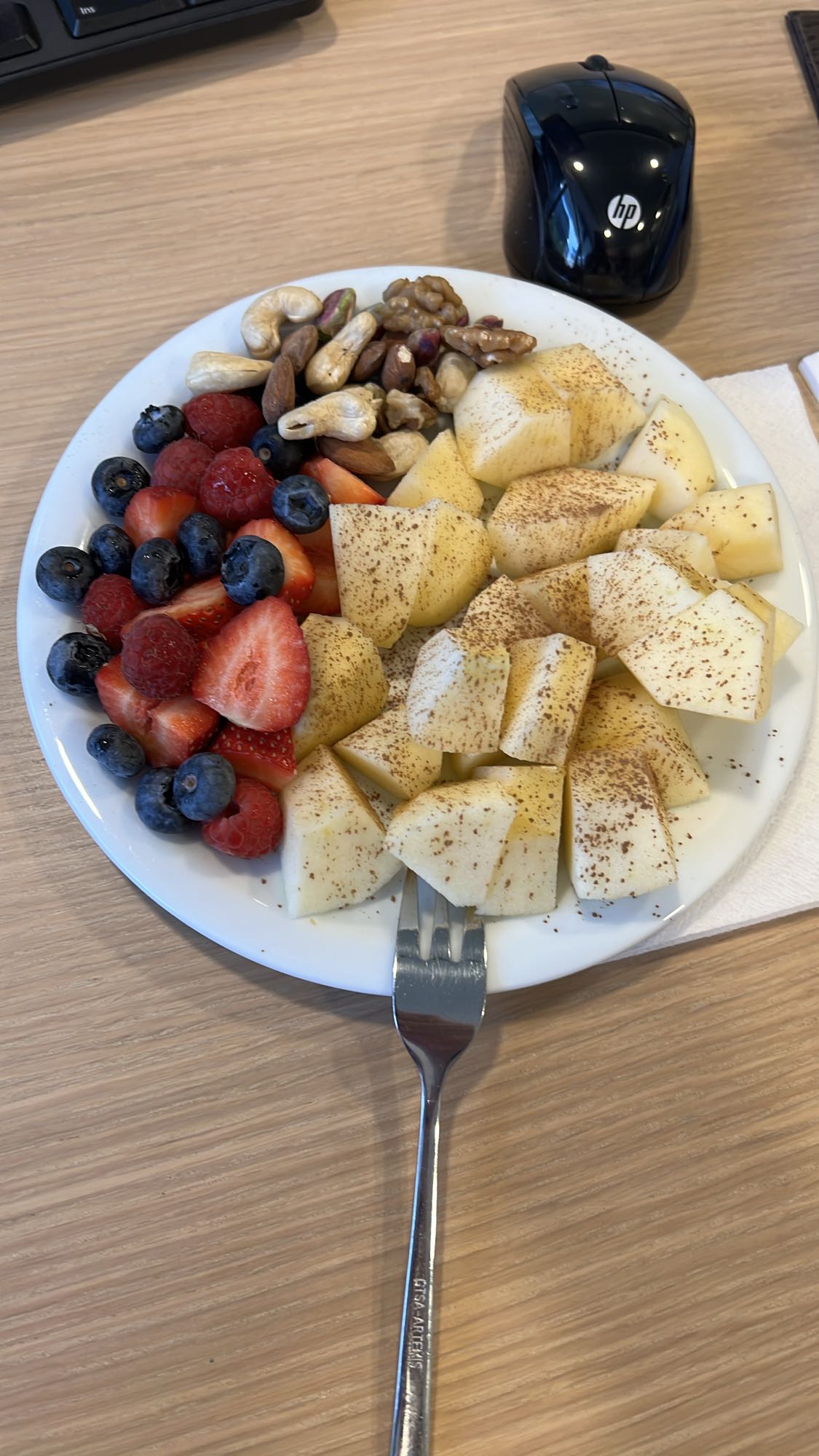 Φρουτοσαλάτα με ξηρούς καρπούς