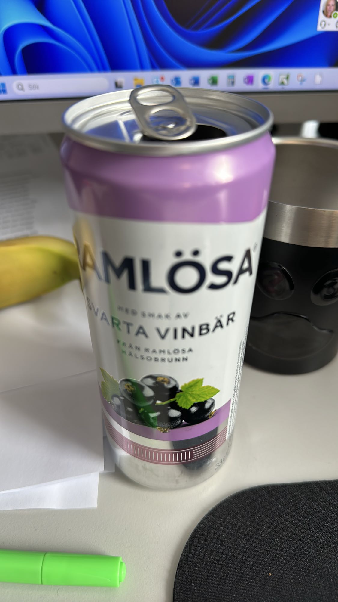 Svarta vinbär mineralvatten