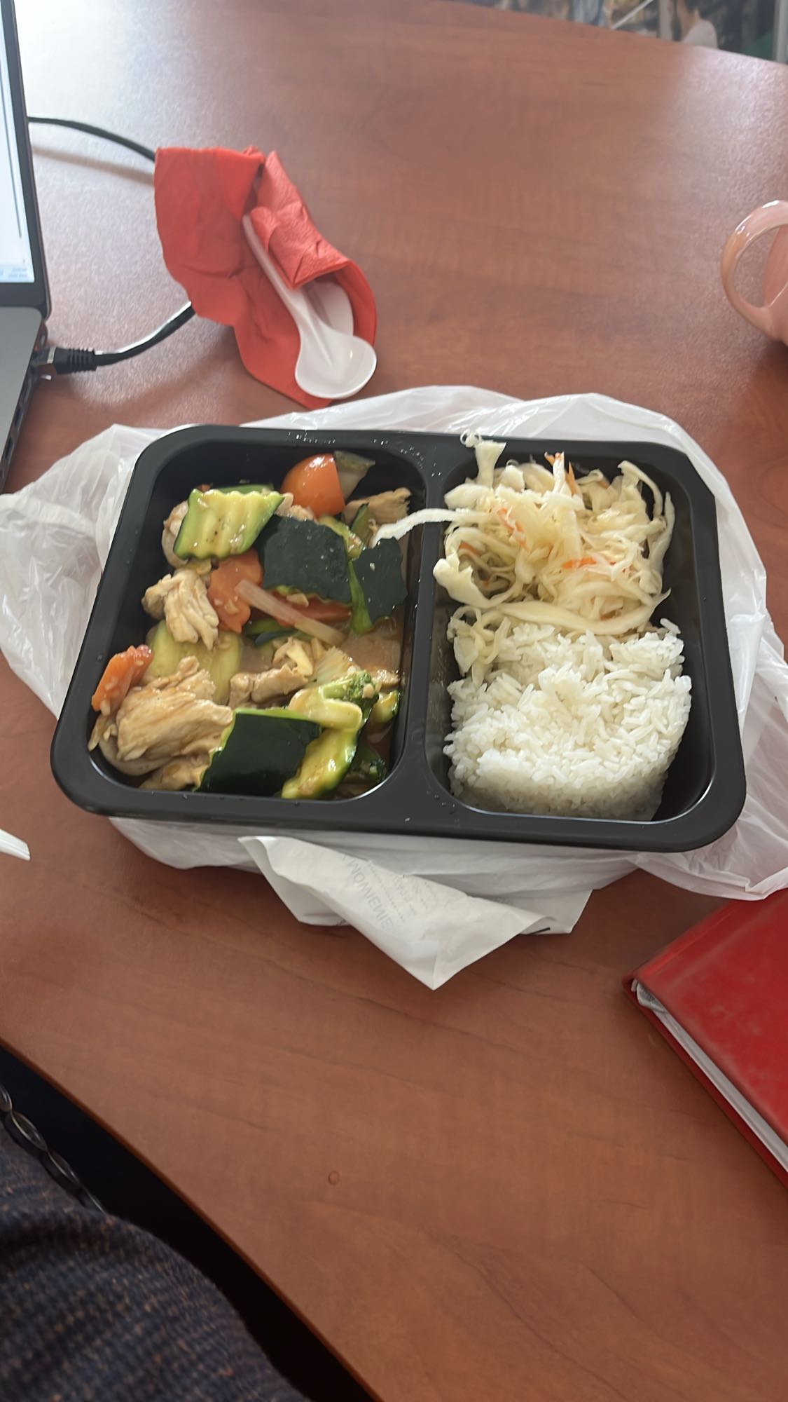 Kurczak z warzywami i ryżem