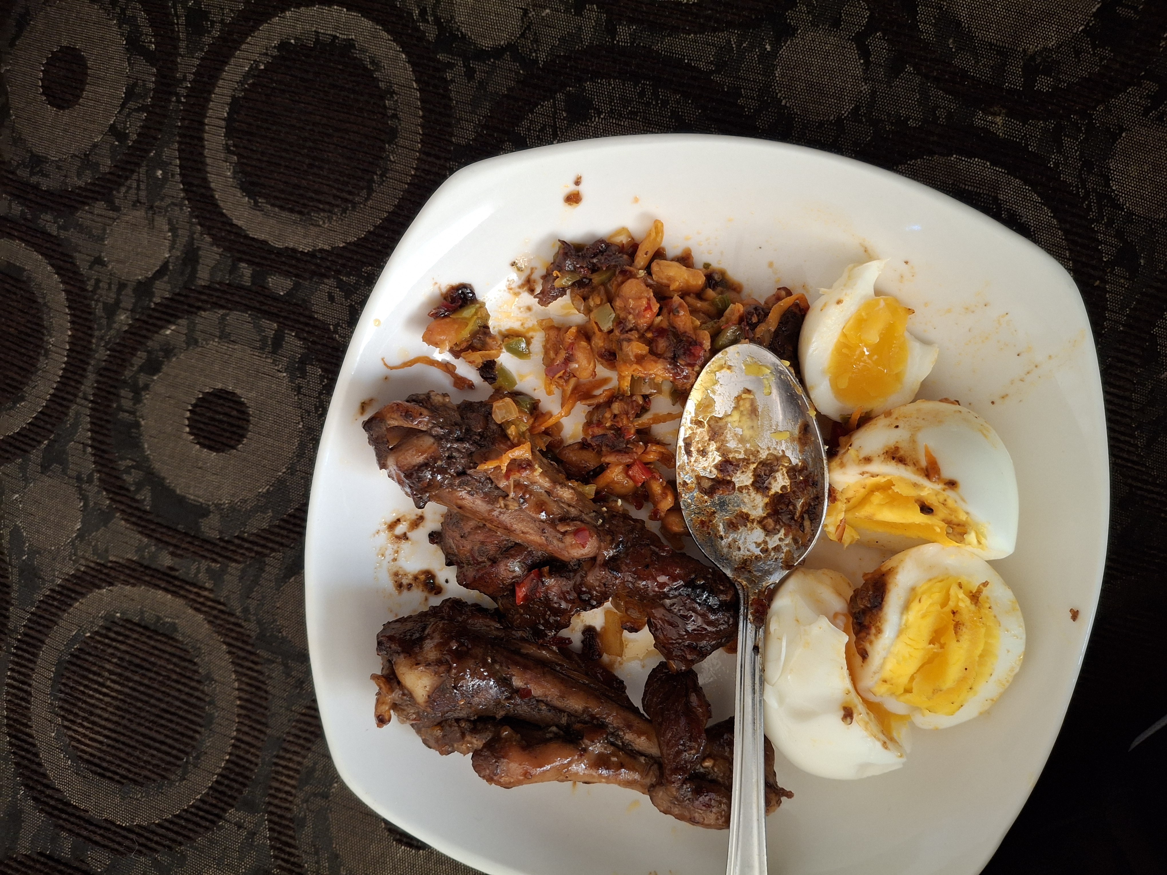 Eggs and stewed chicken