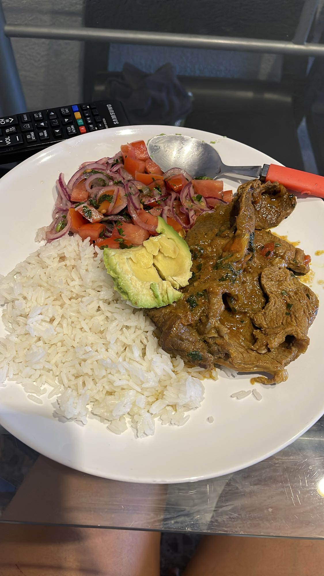 Carne guisada con arroz