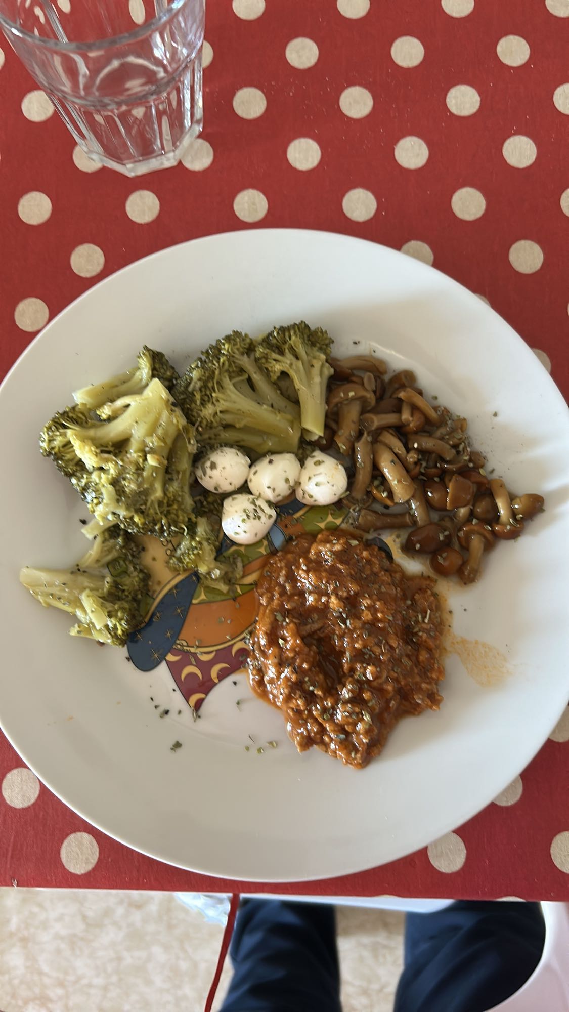 Brócoli con salsa y hongos