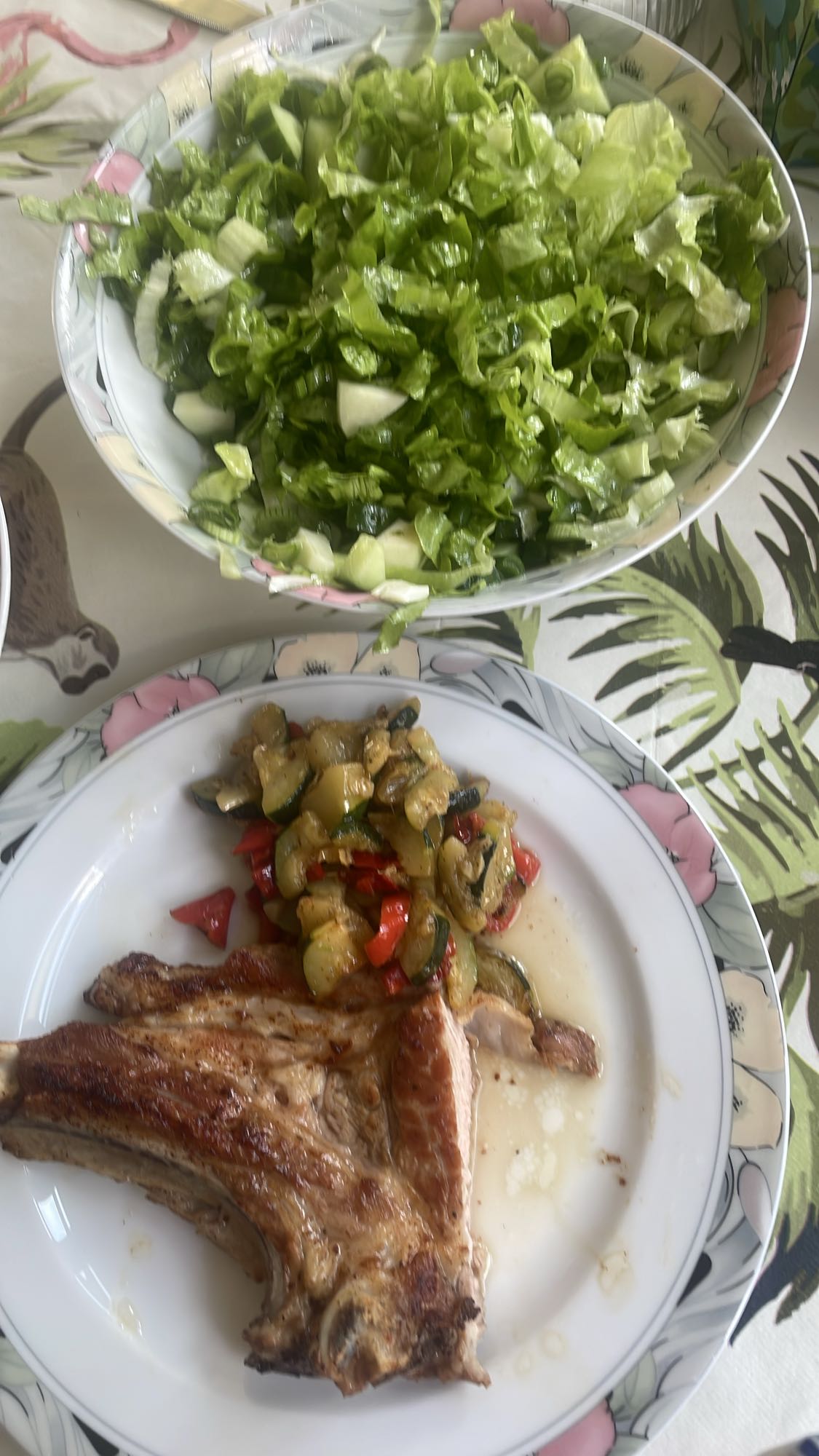 Izgara pirzola ve salata