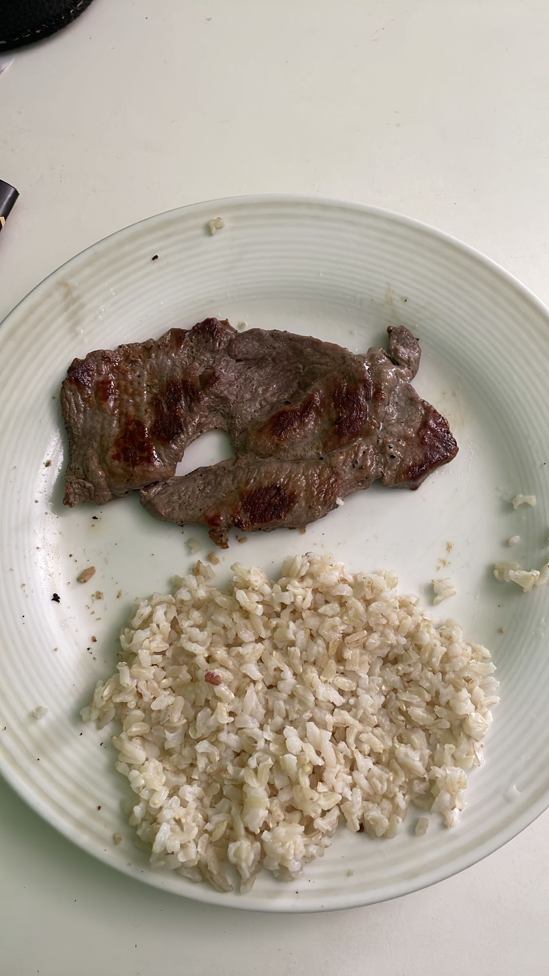 Bife de carne con arroz integral
