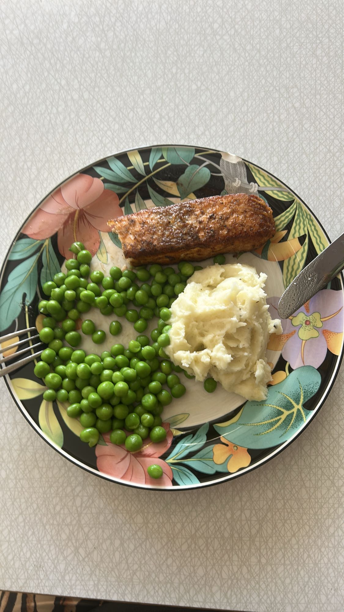 Lax med ärtor och mos