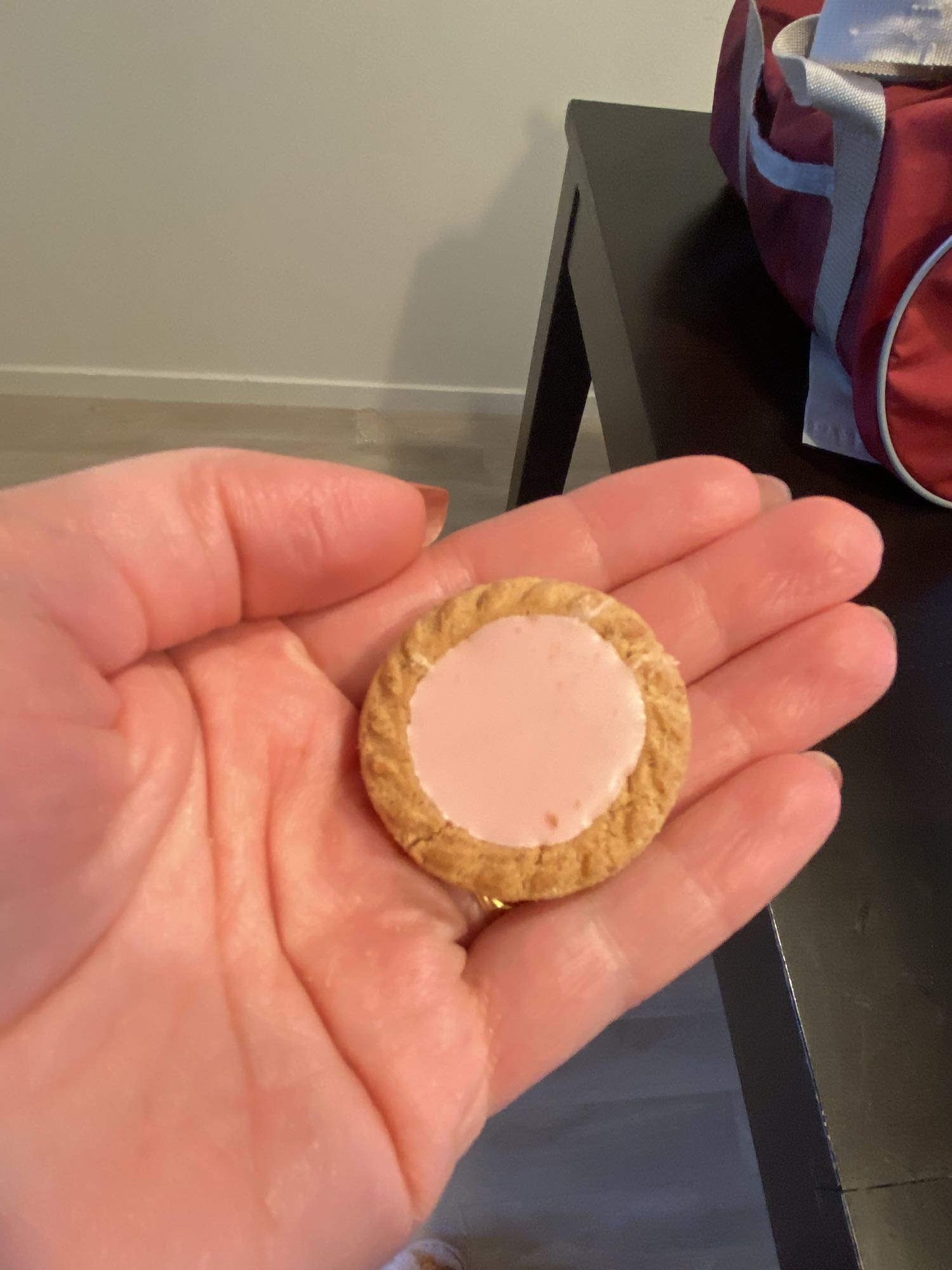 بسكويت بكريمة الفراولة