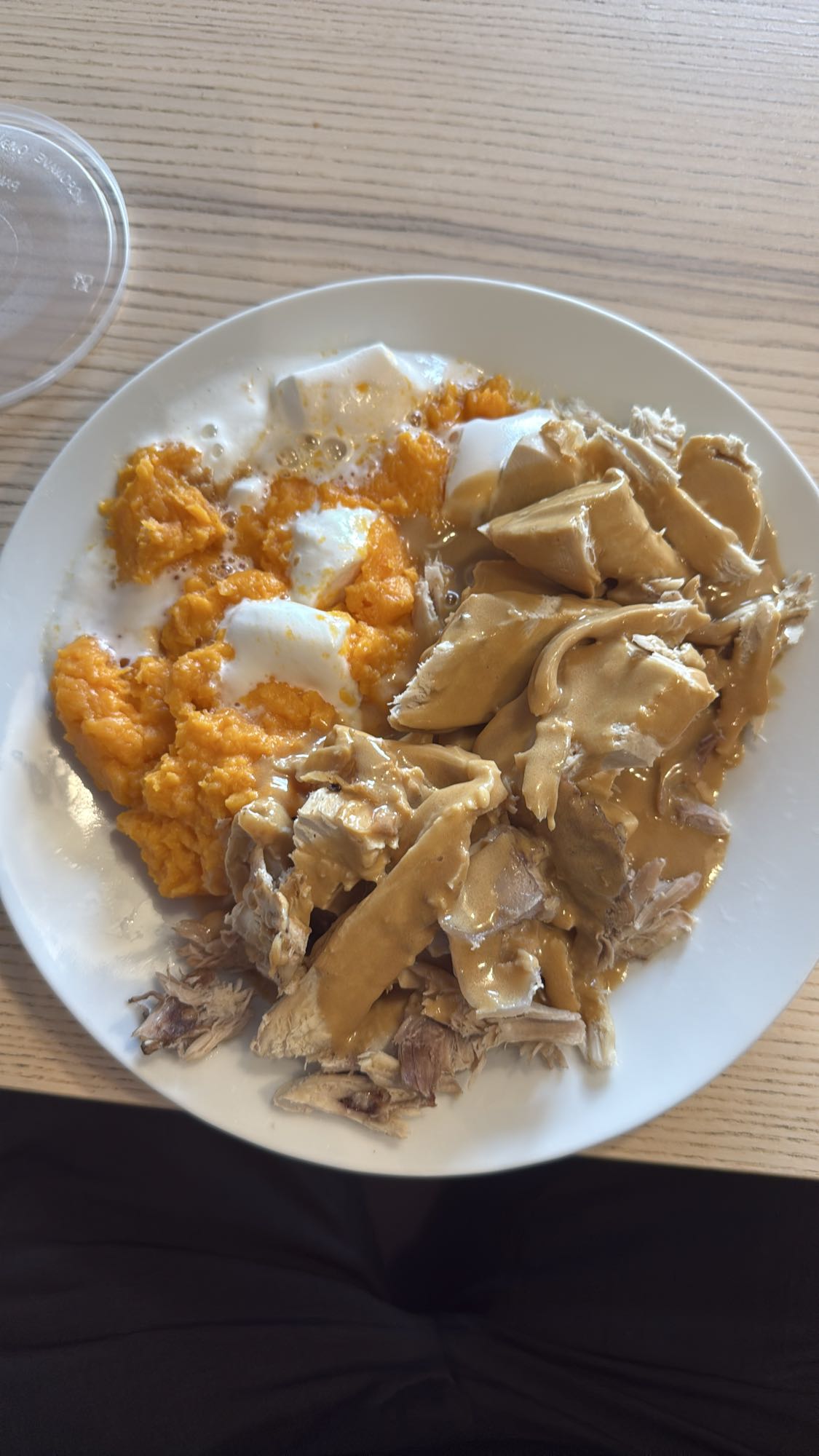 Kyckling med mos och sås