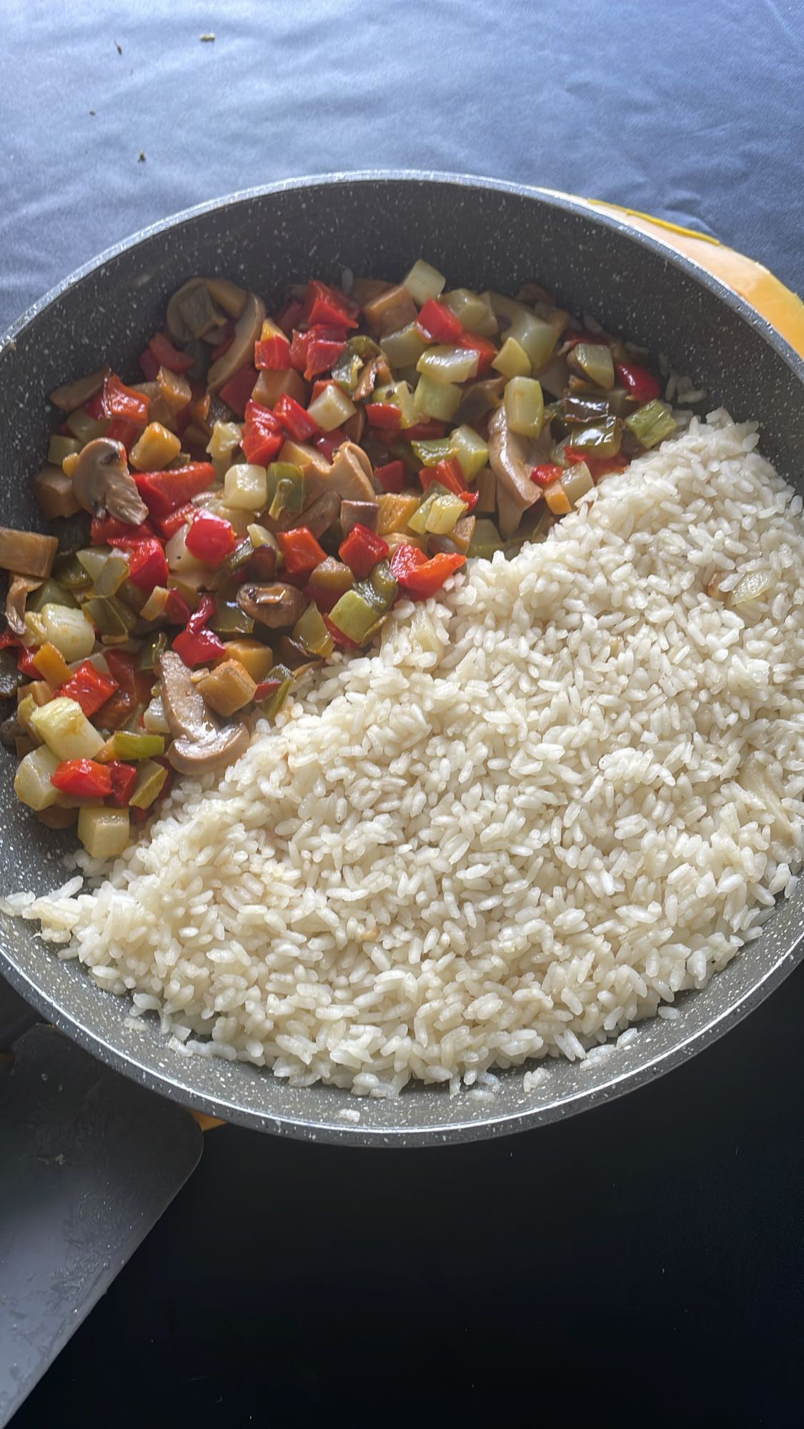 Arroz con verduras salteadas
