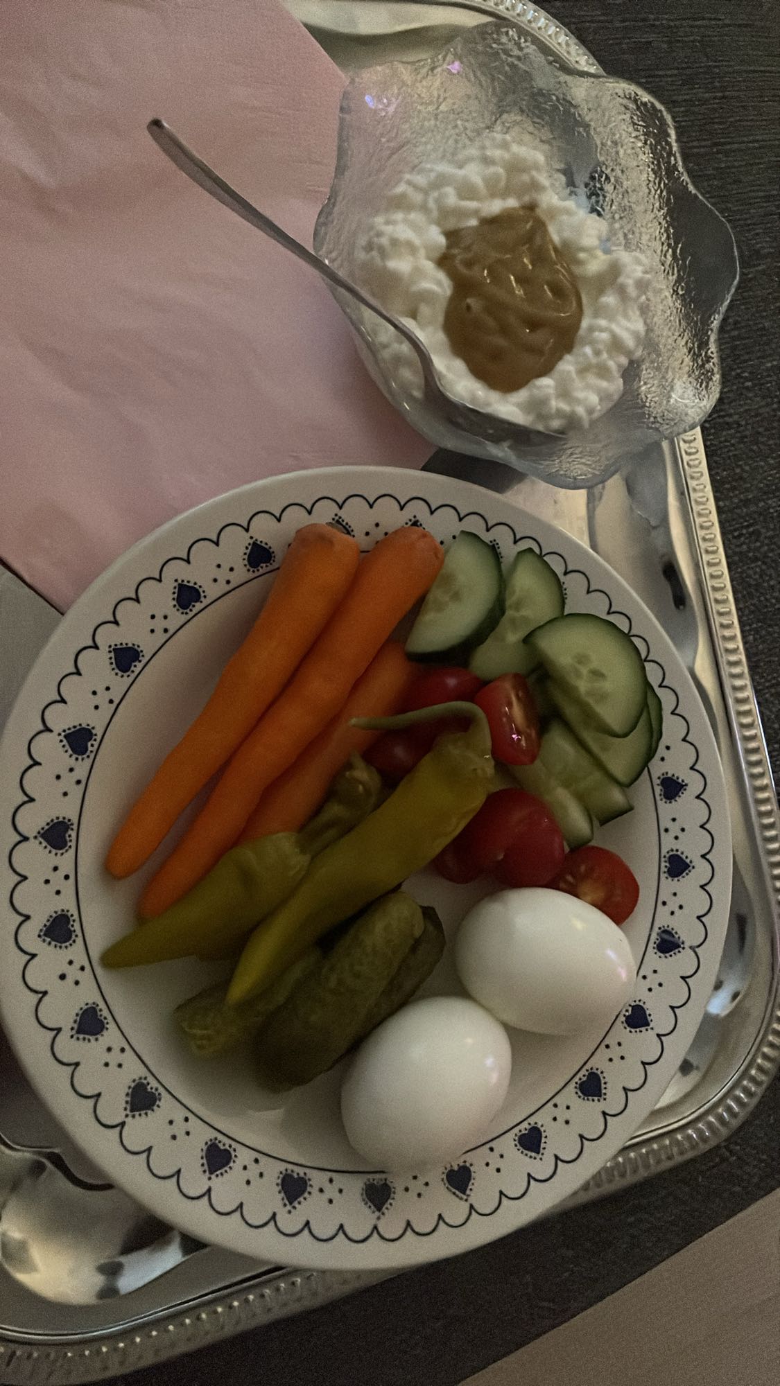 Grönsaksfat med ägg och keso