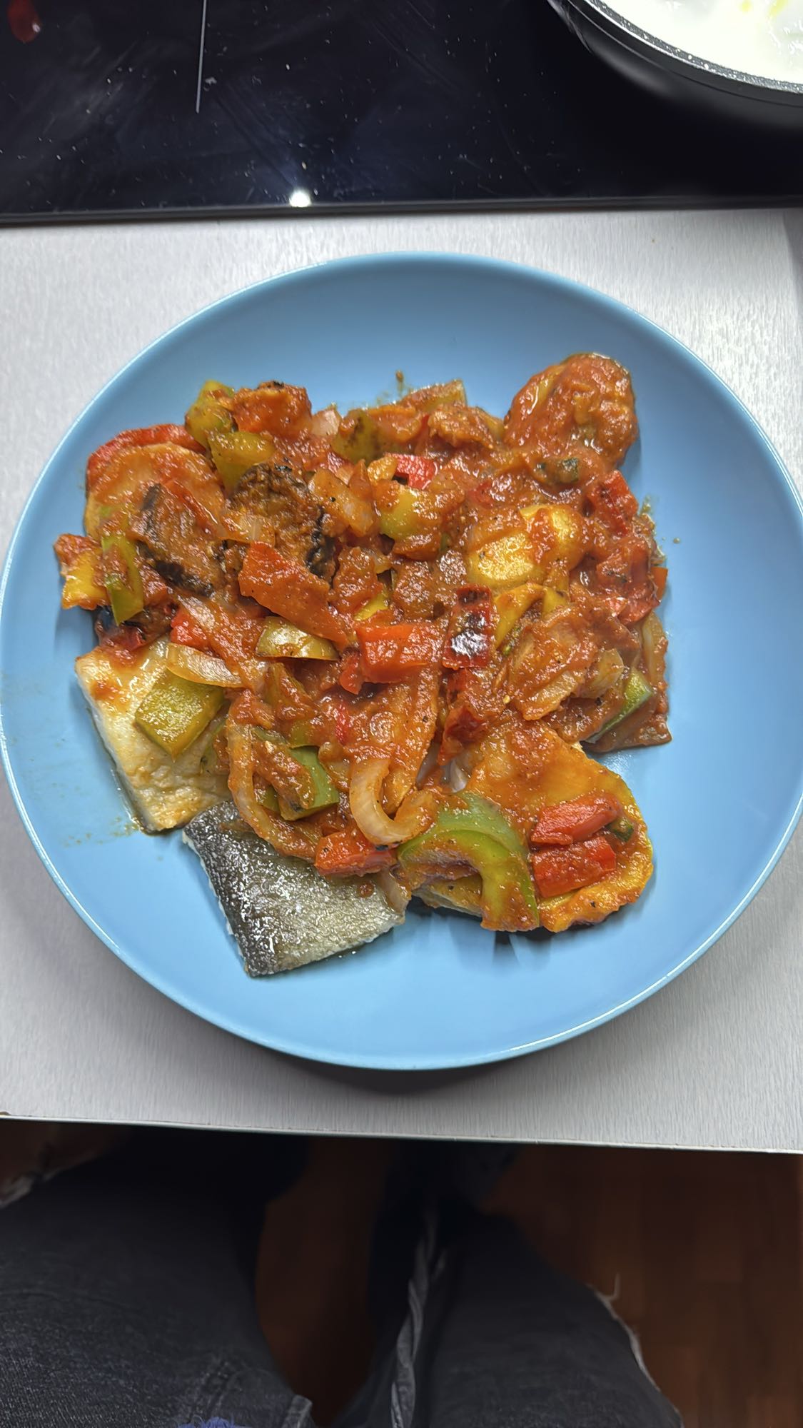 Bacalao con verduras guisadas y patata