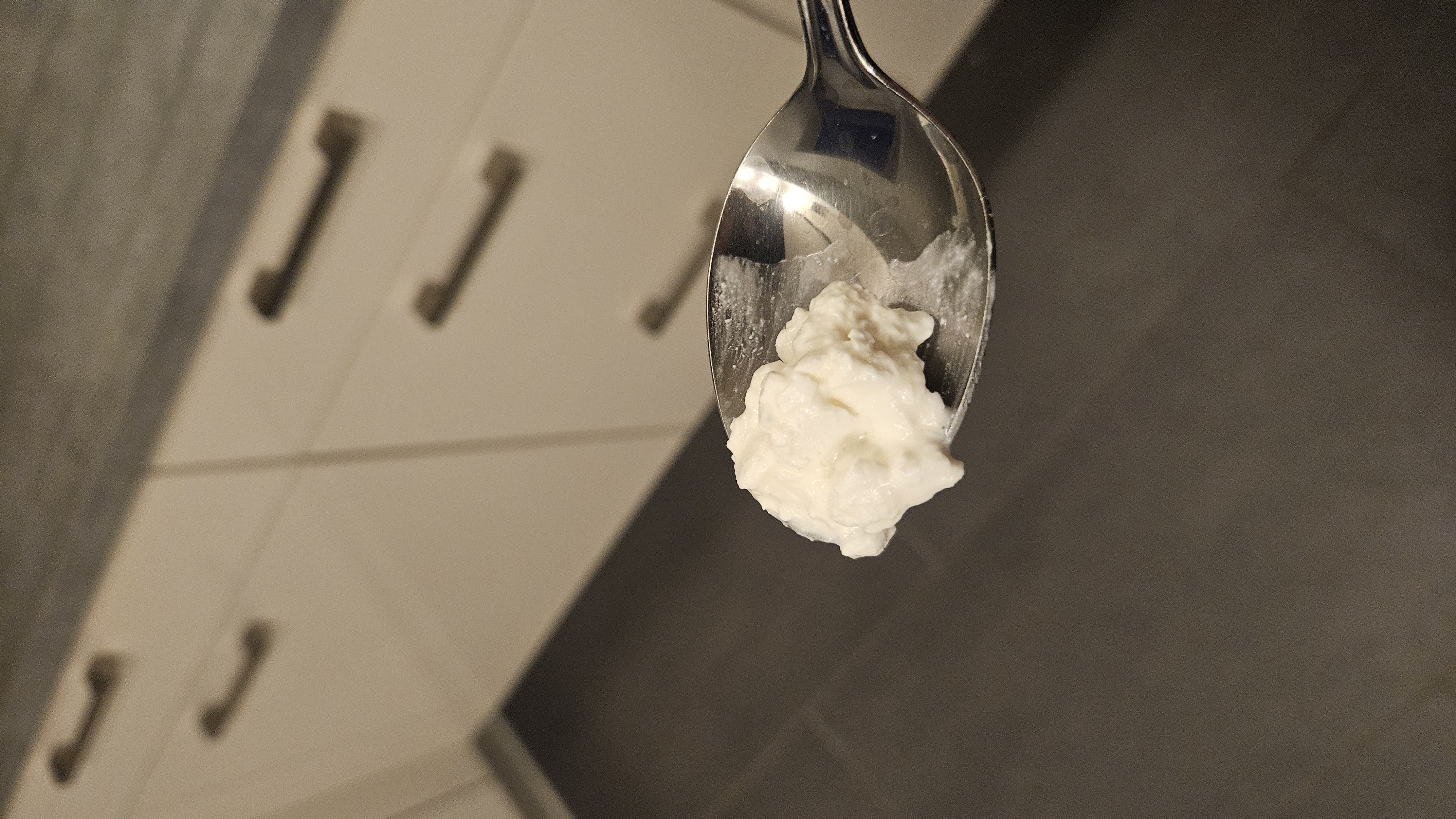 Löffel Hüttenkäse