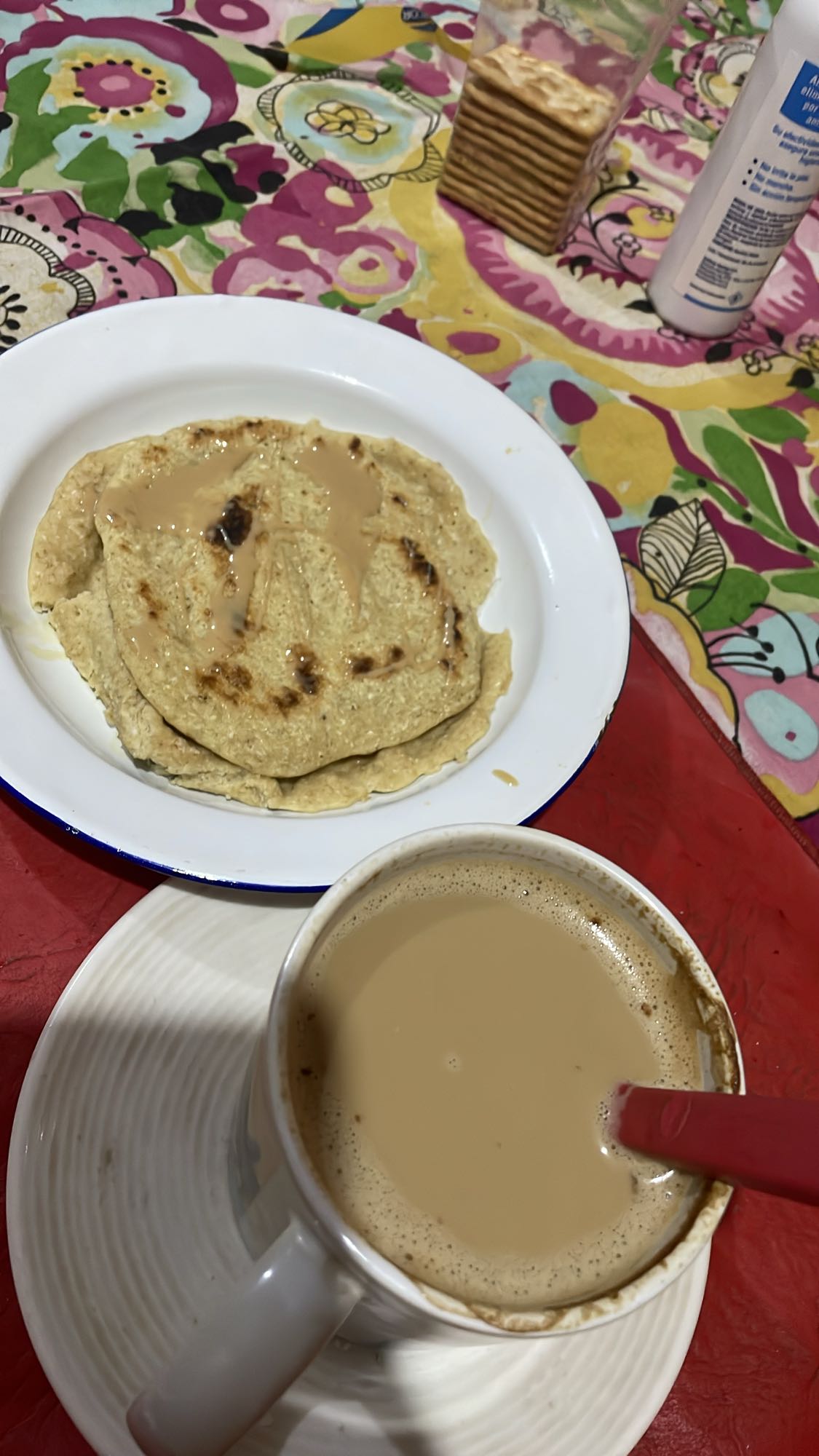Desayuno con tortilla de avena y café