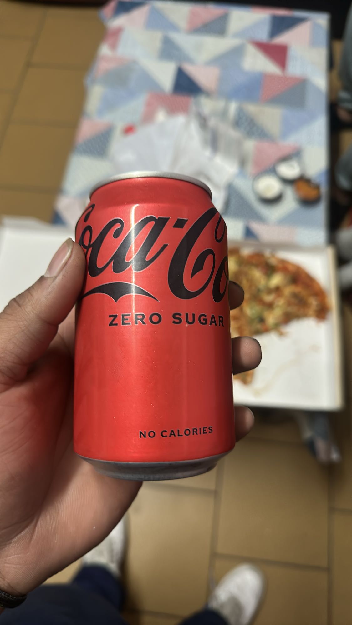 Pizza y Coca-Cola Zero