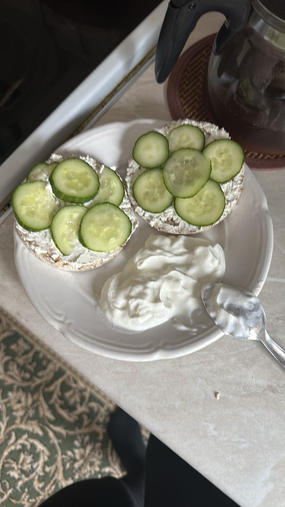 Хлебцы с огурцом и йогурт