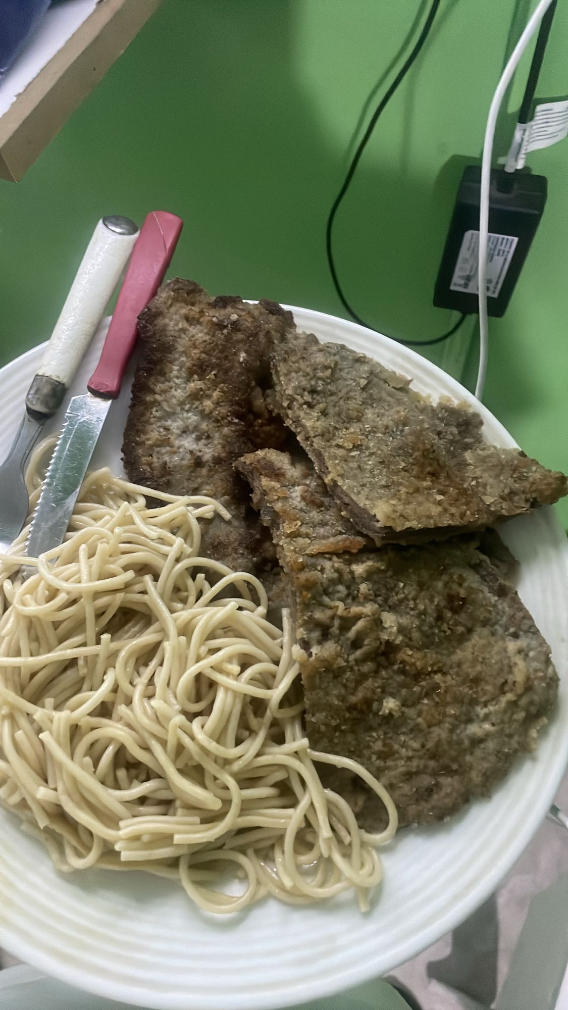 Milanesa con espaguetis