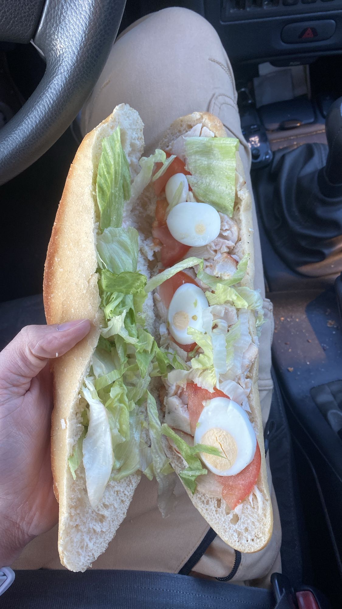 Sandwich blanc de poulet, tomate, salade, 1 œuf