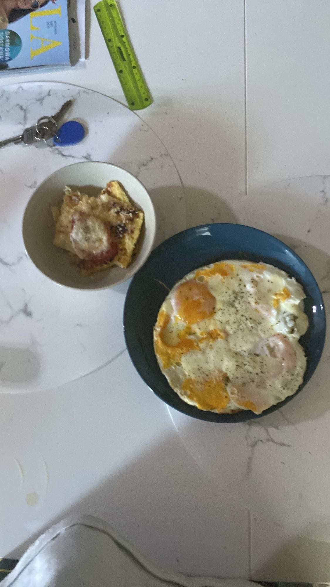 Яєчня та лазанья