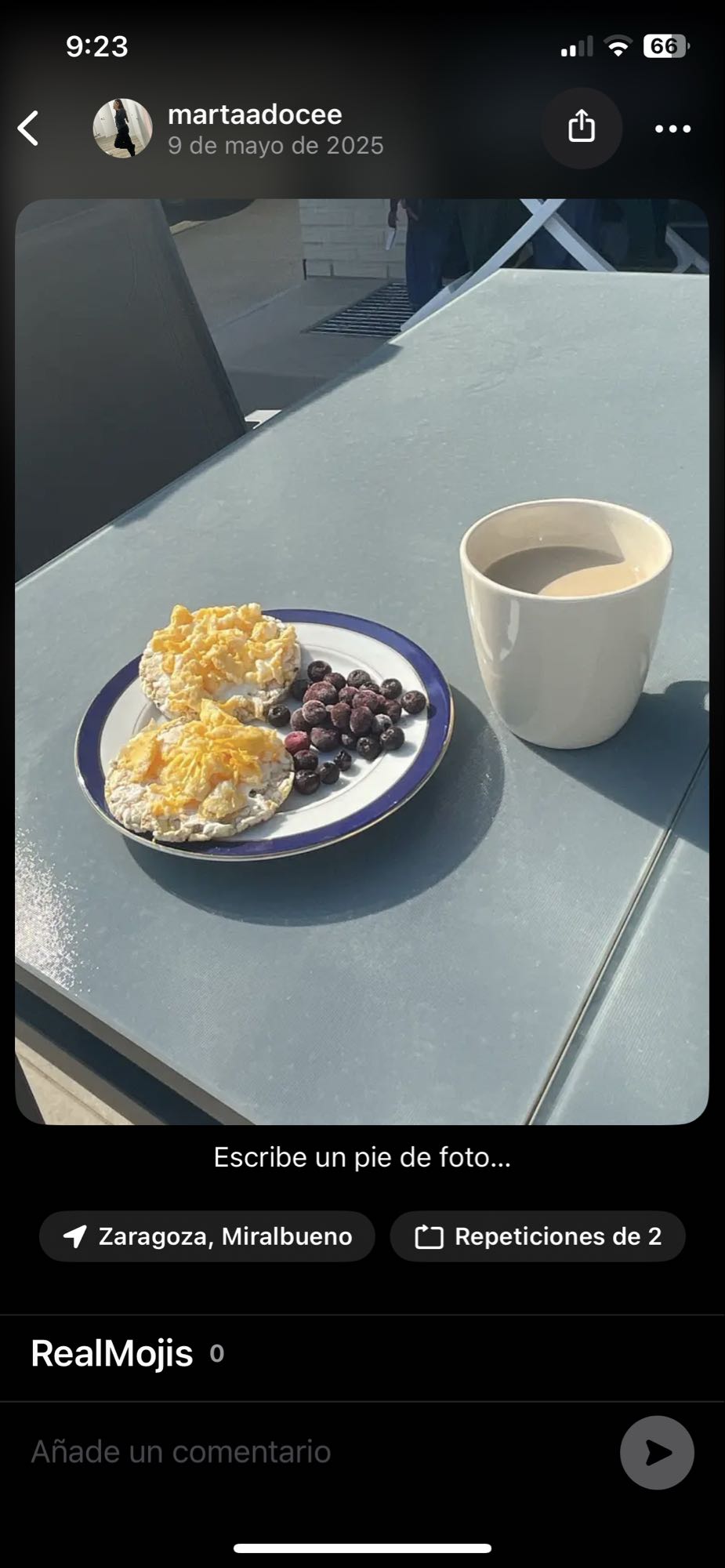 Tostadas con huevo y café