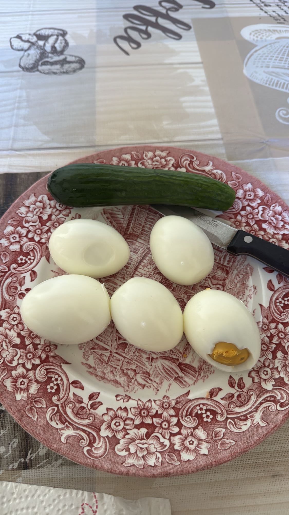 بيض مسلوق وخيار