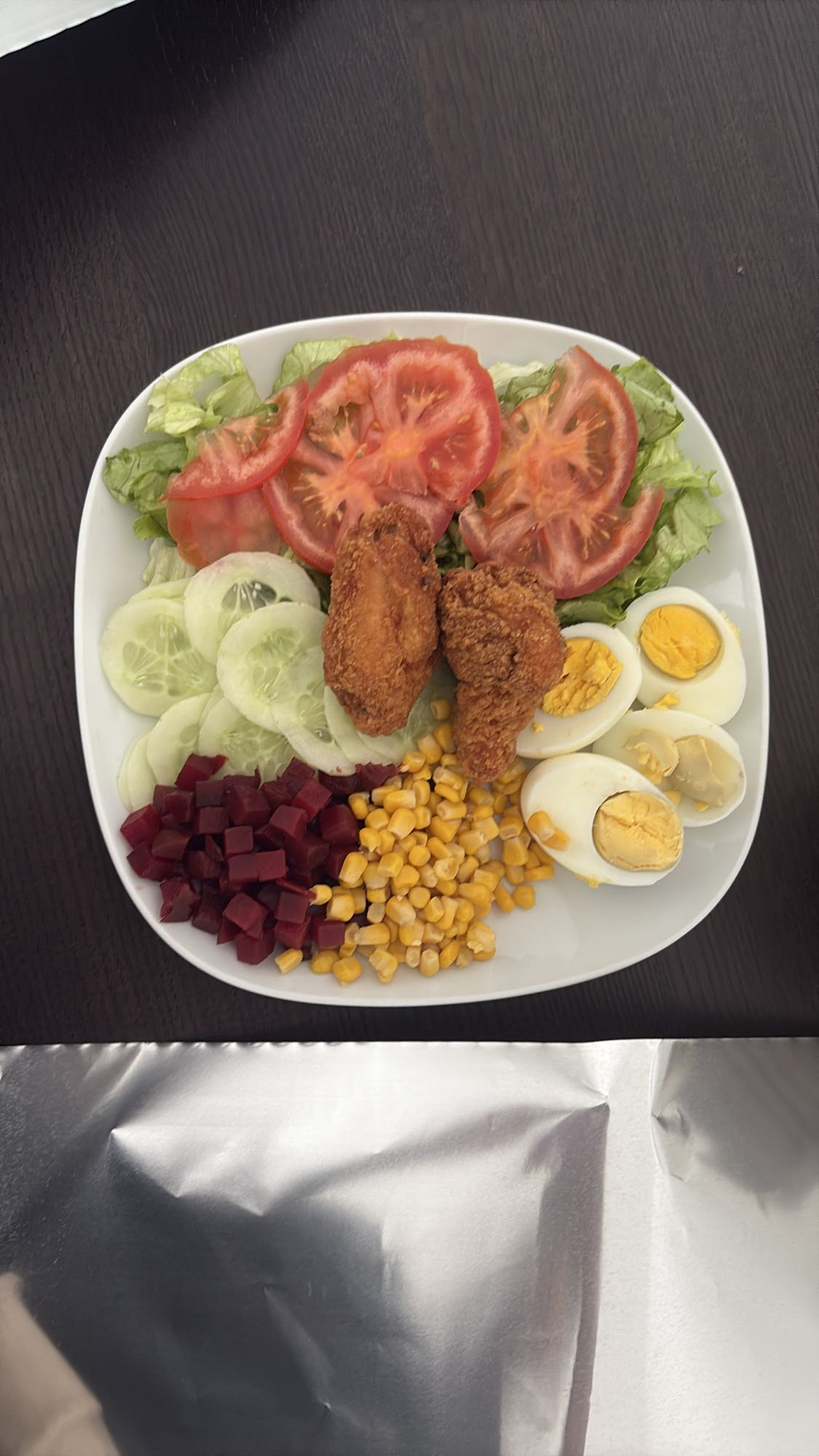 Salade avec poulet frit