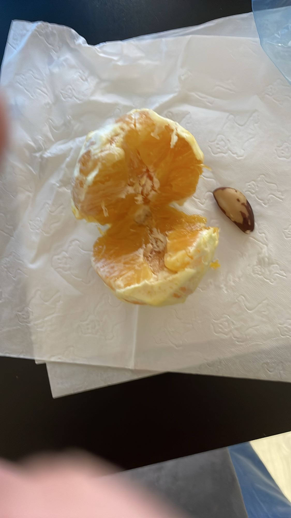 Lanche com laranja e castanha