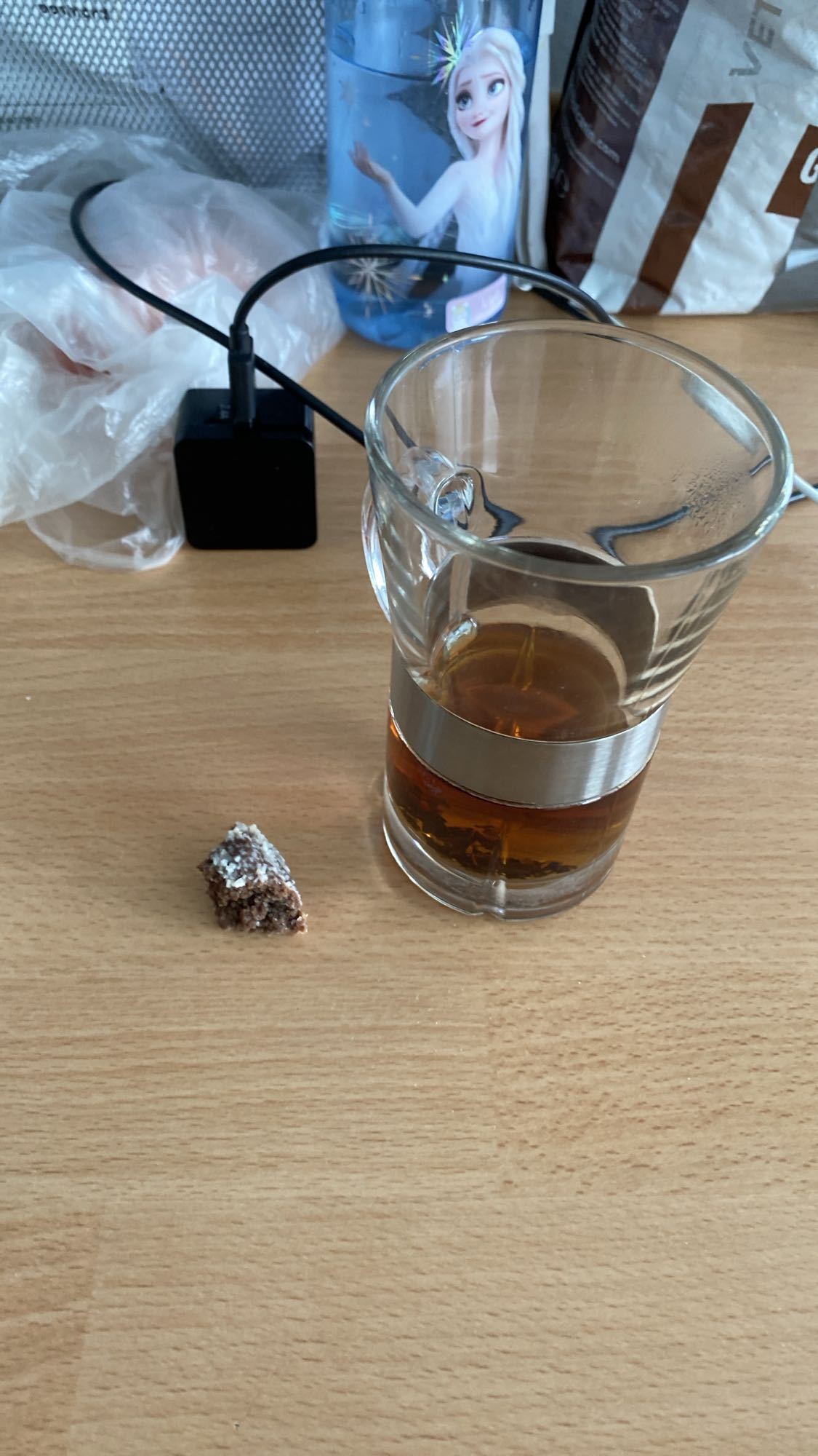 Tea and chocolate bite