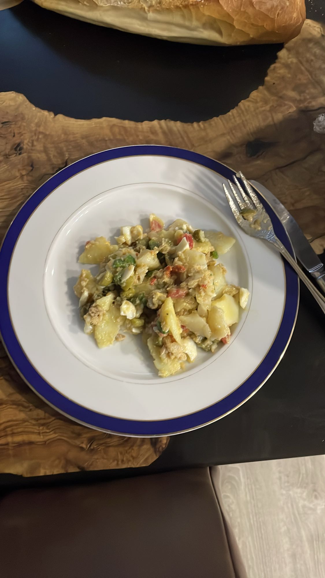 Ensalada de papa con pechuga empanada