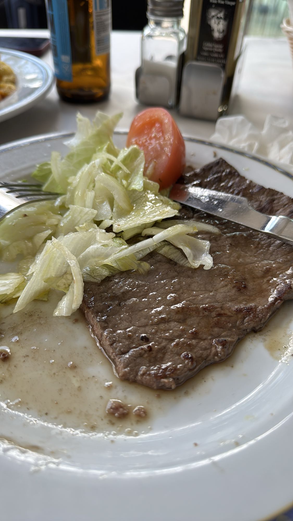 Bistec con ensalada