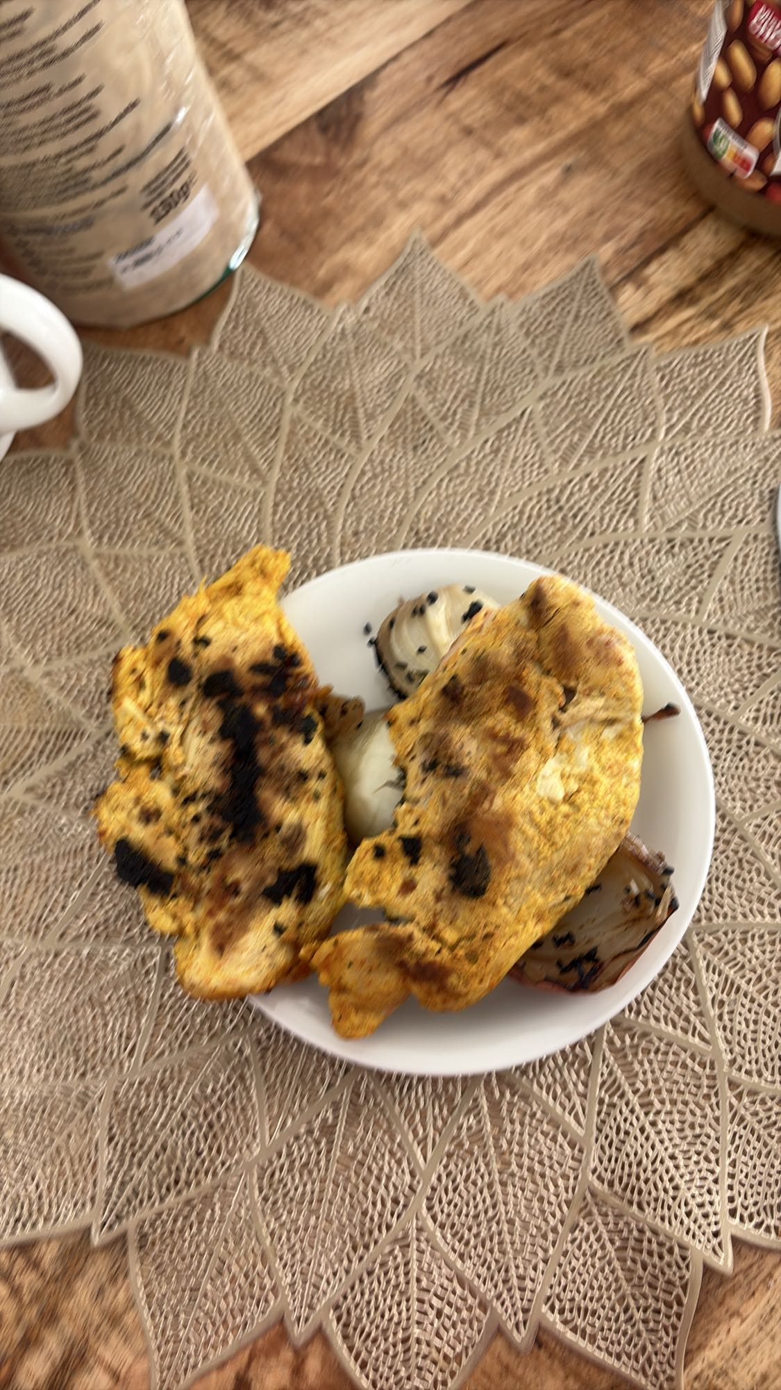 Poulet grillé et oignons